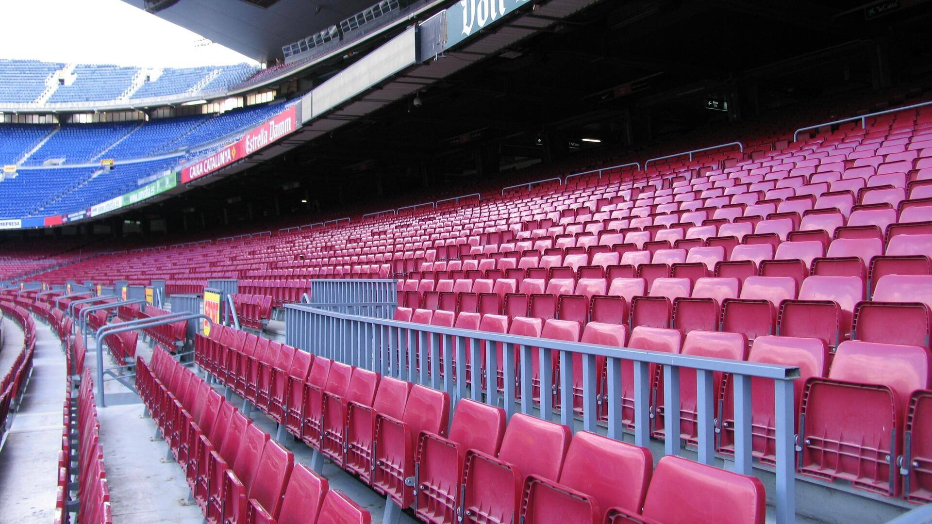 Mengapa kursi stadion memiliki warna tertentu?