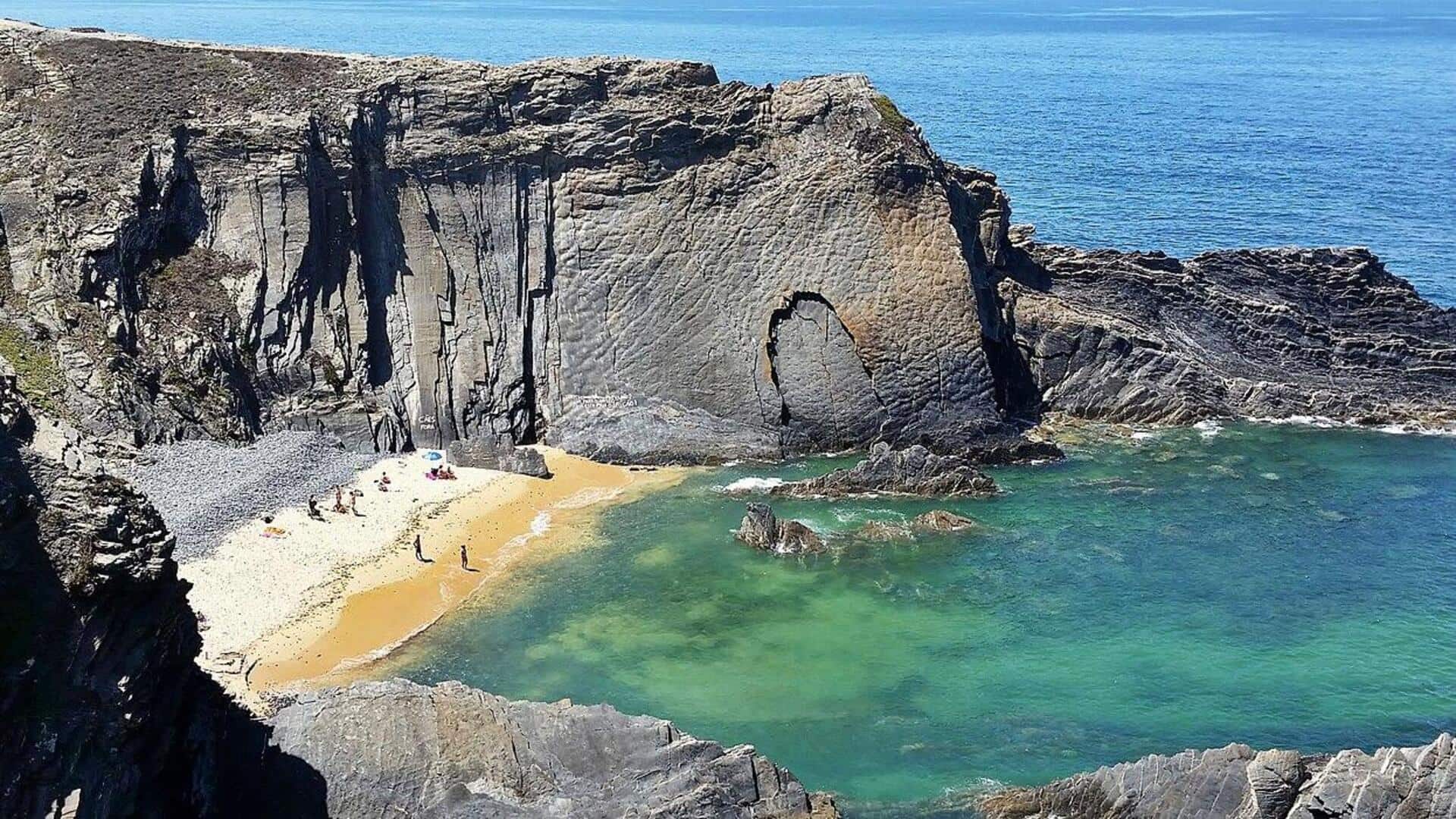 Menikmati Keindahan Pantai Alentejo di Portugal