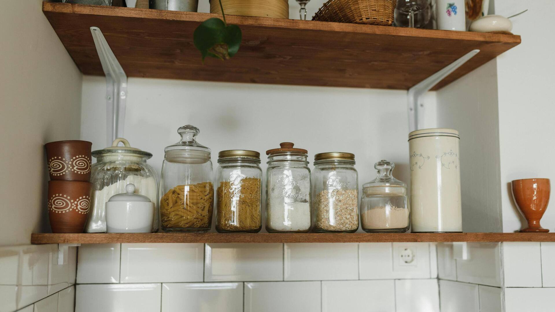 Solusi penyimpanan ramah lingkungan dengan toples kaca