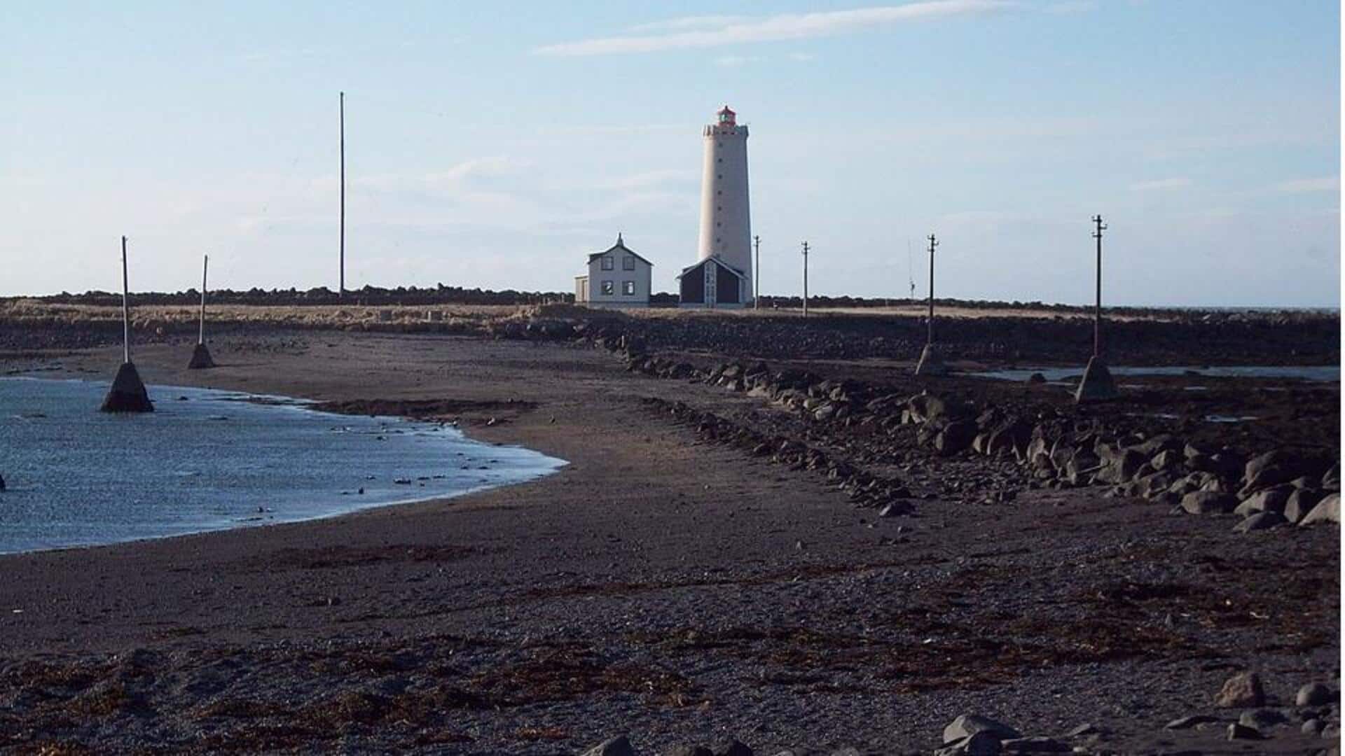 Pantai Pasir Alami di Reykjavik yang Wajib Dikunjungi