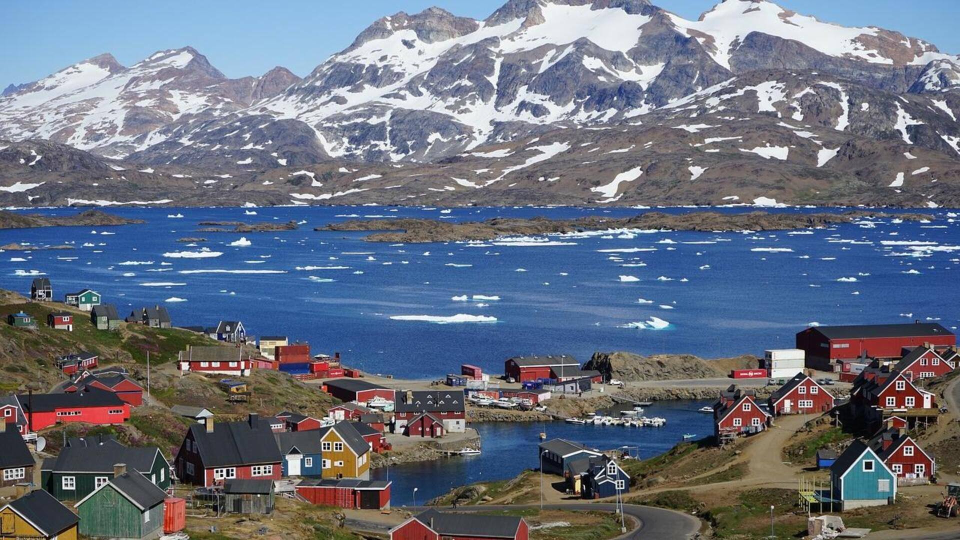 Menjelajahi keindahan Iceberg Alley di Greenland