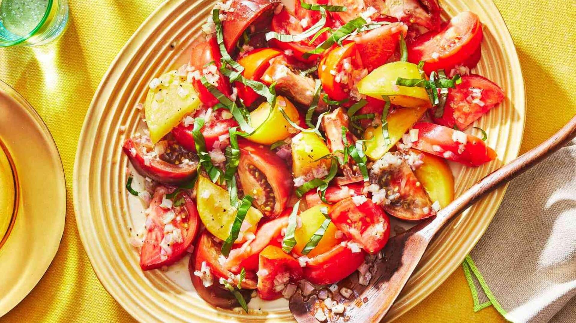 Mencicipi Salad Segar Musim Panas dengan Sentuhan Heirloom Tomato