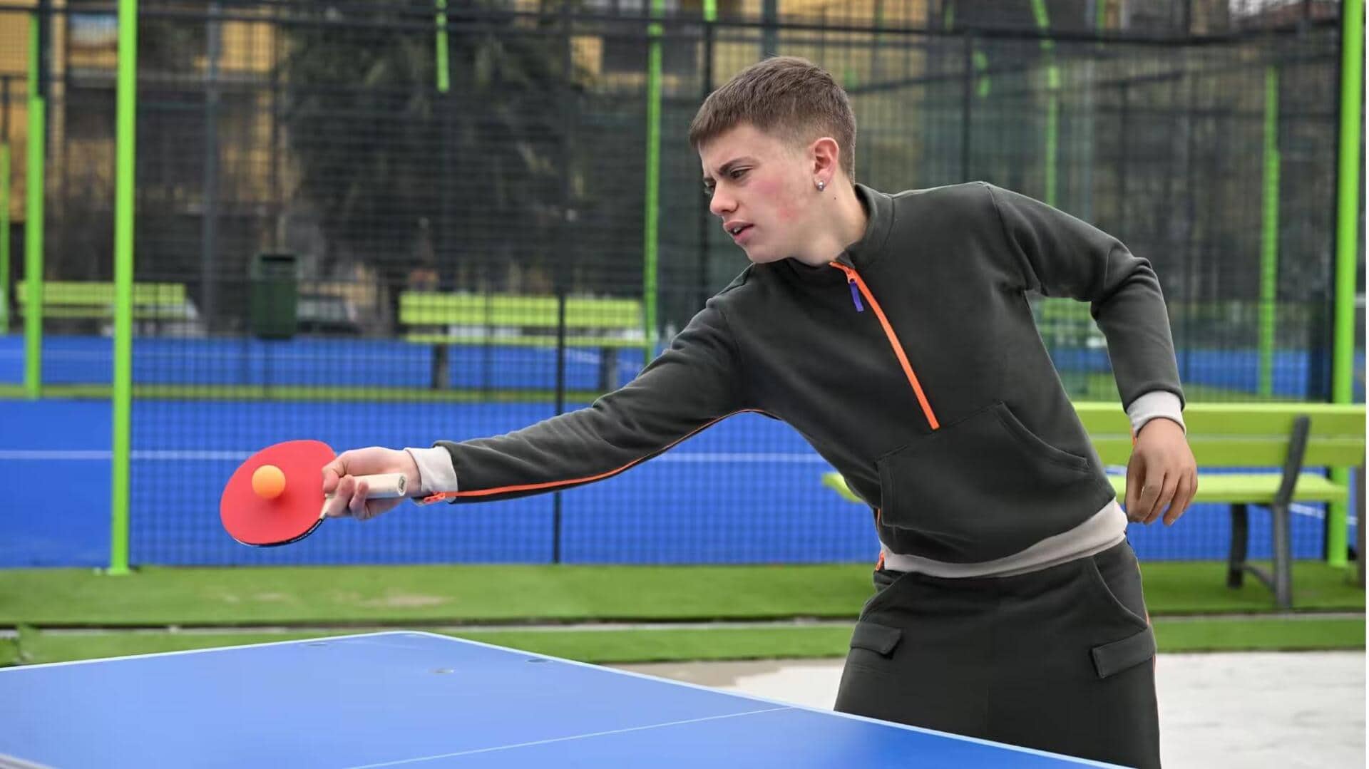 Mengapa Bola Ping Pong Berwarna Putih atau Oranye? Mengapa Bola Ping Pong Berwarna Putih atau Oranye?