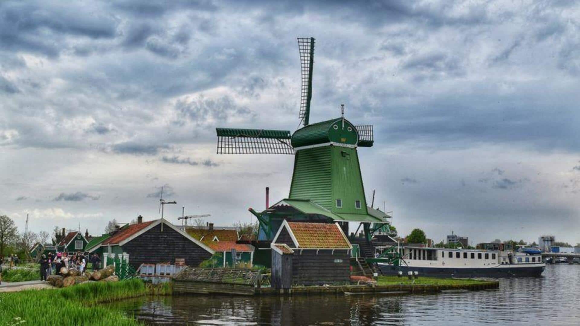 Menikmati Tur Kincir Angin Amsterdam dengan Sepeda