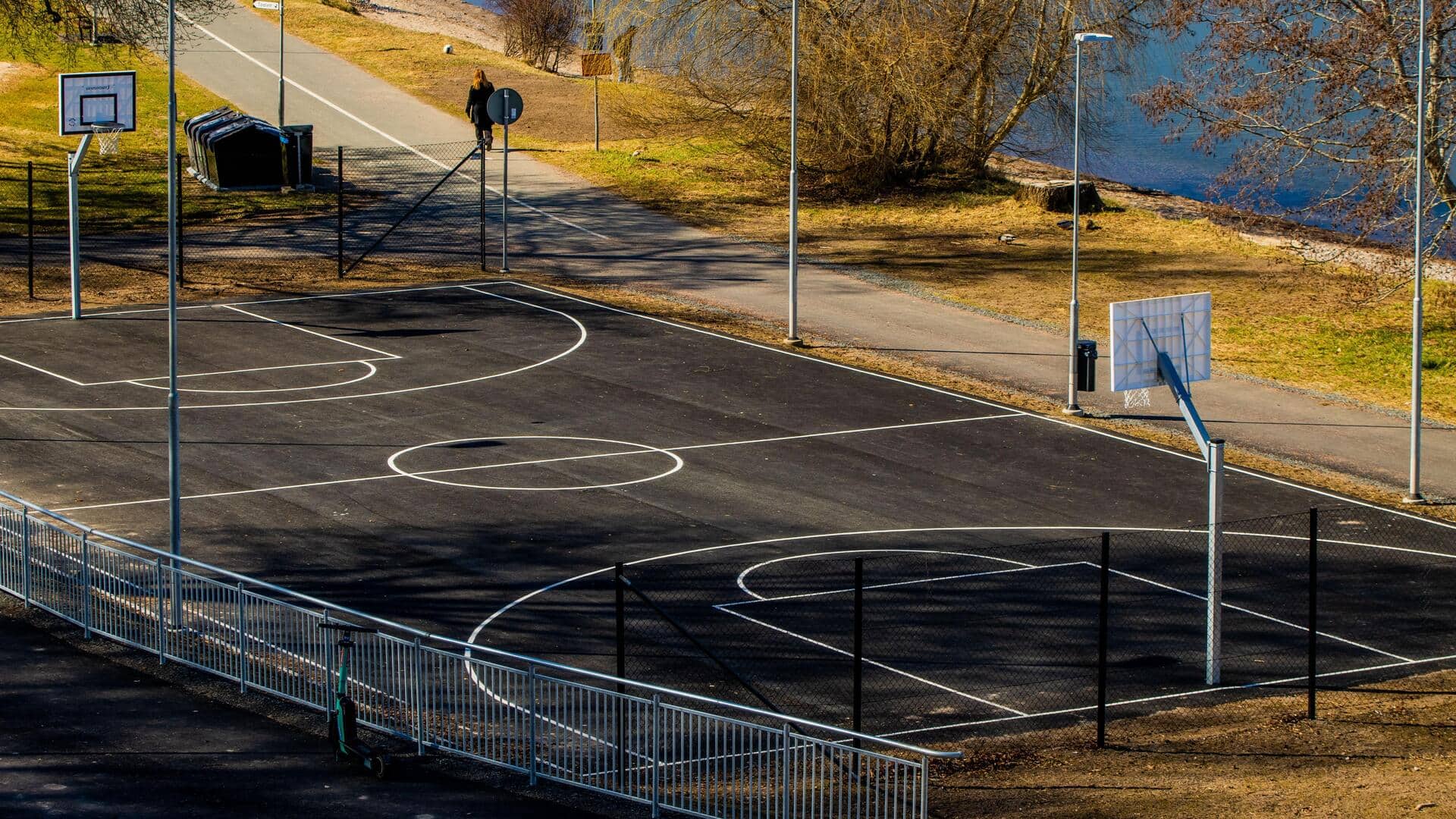 Mengapa dimensi lapangan basket berbeda secara internasional?