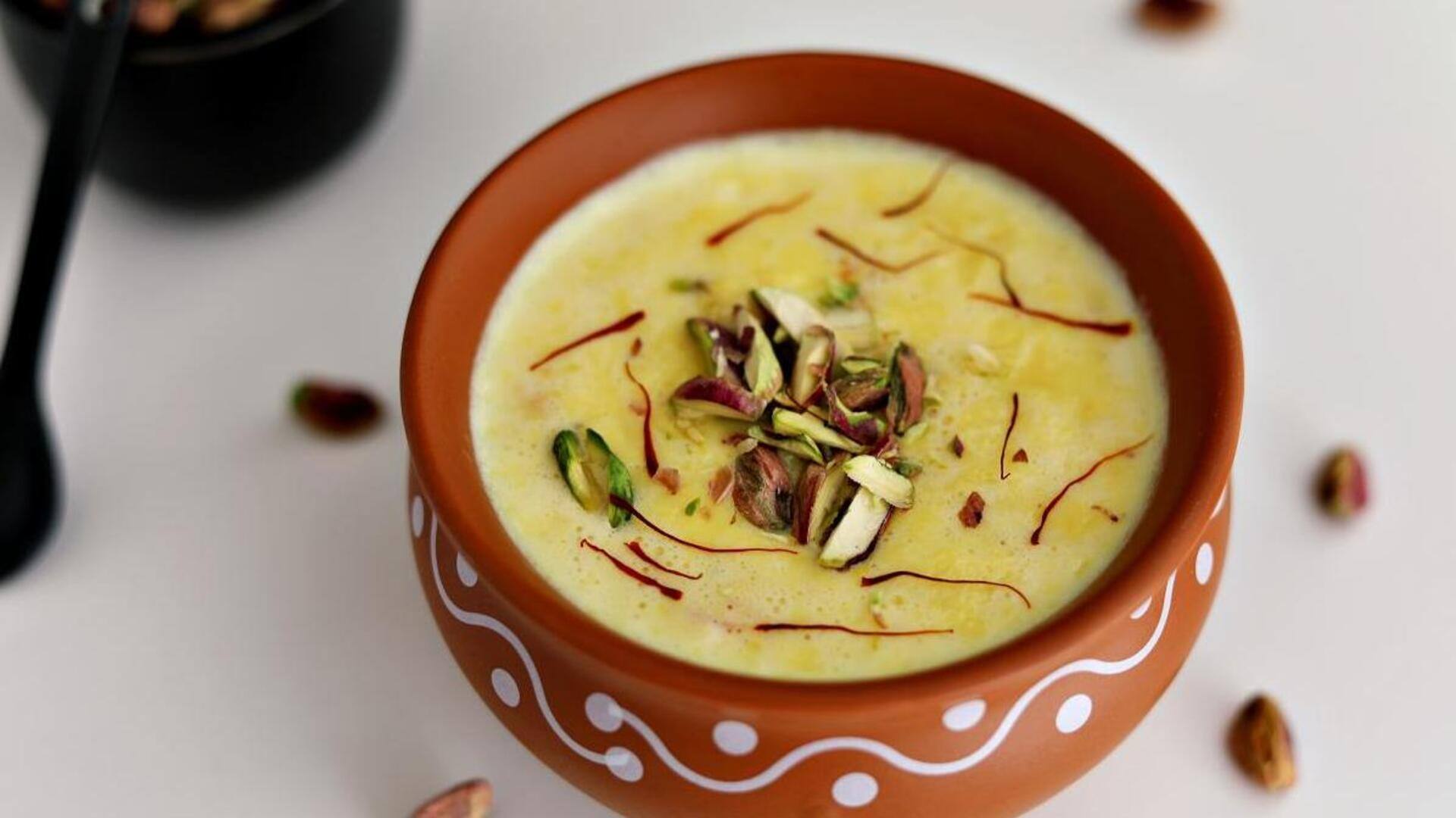 Menikmati Rabri India dengan Buah Tropis Segar