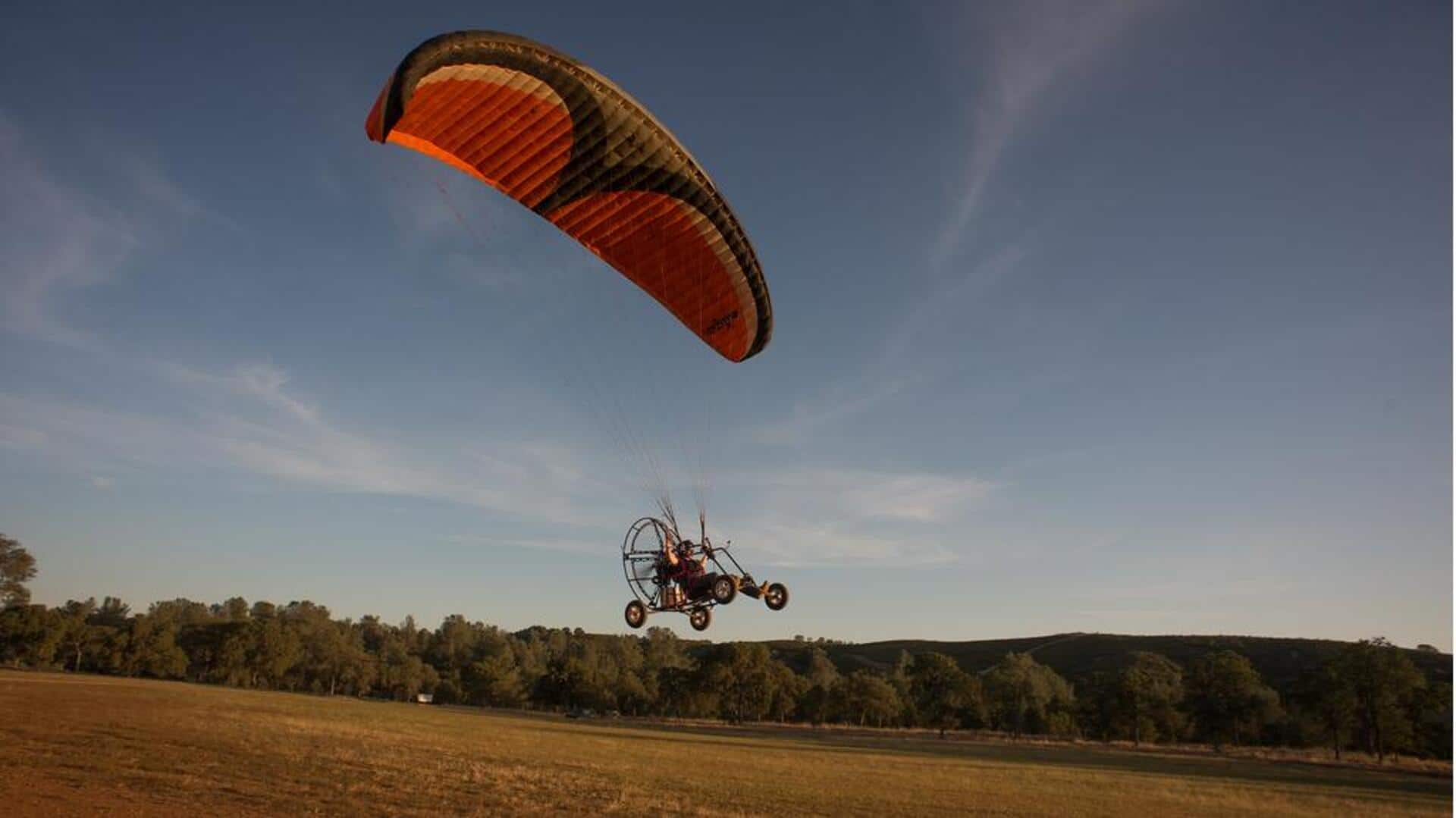 Melayang Melintasi Plaza La Mancha dengan Paramotoring 