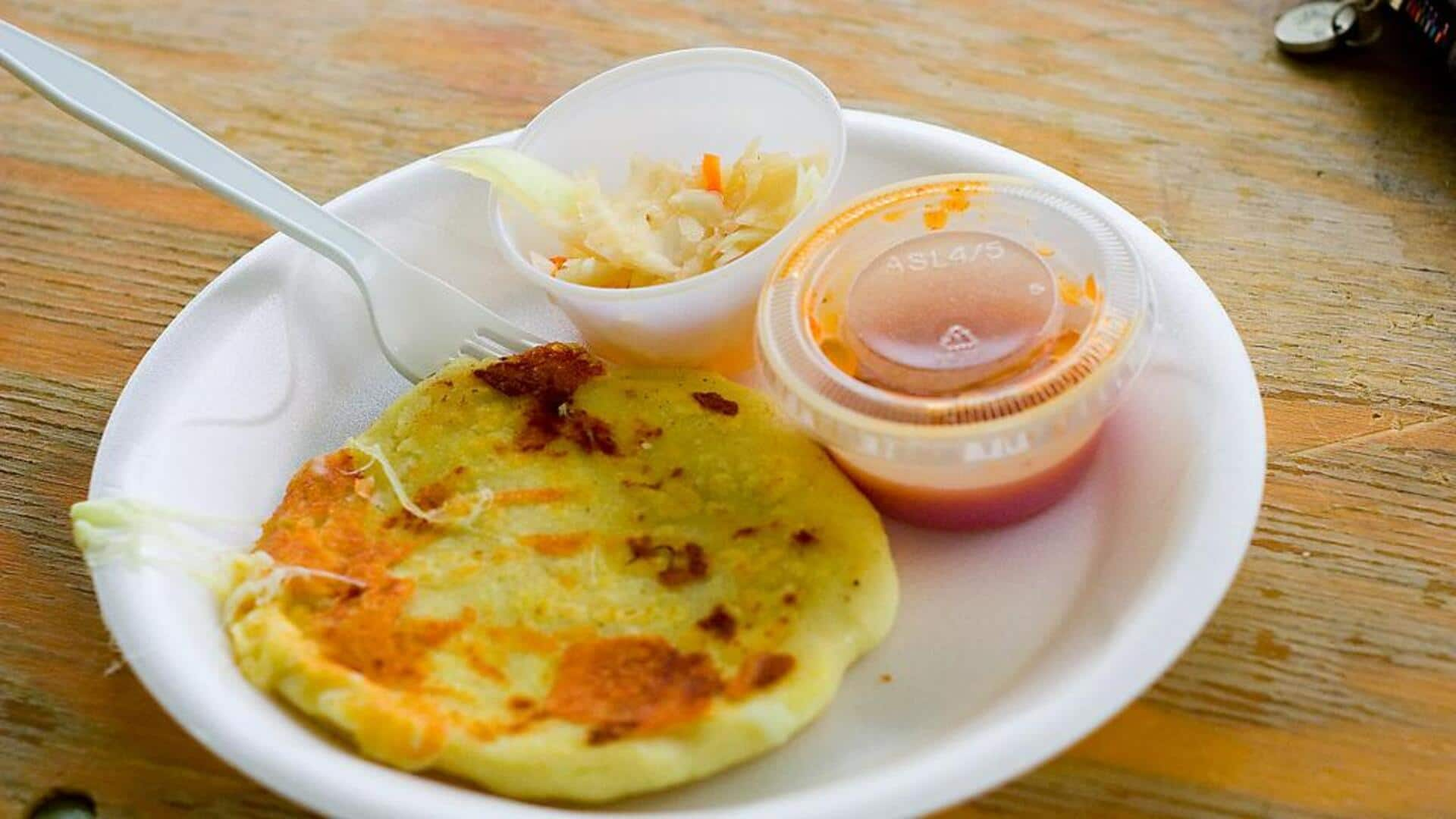 Pupusa Salvadoran Dengan Keju dan Loroco: Tutorial memasak