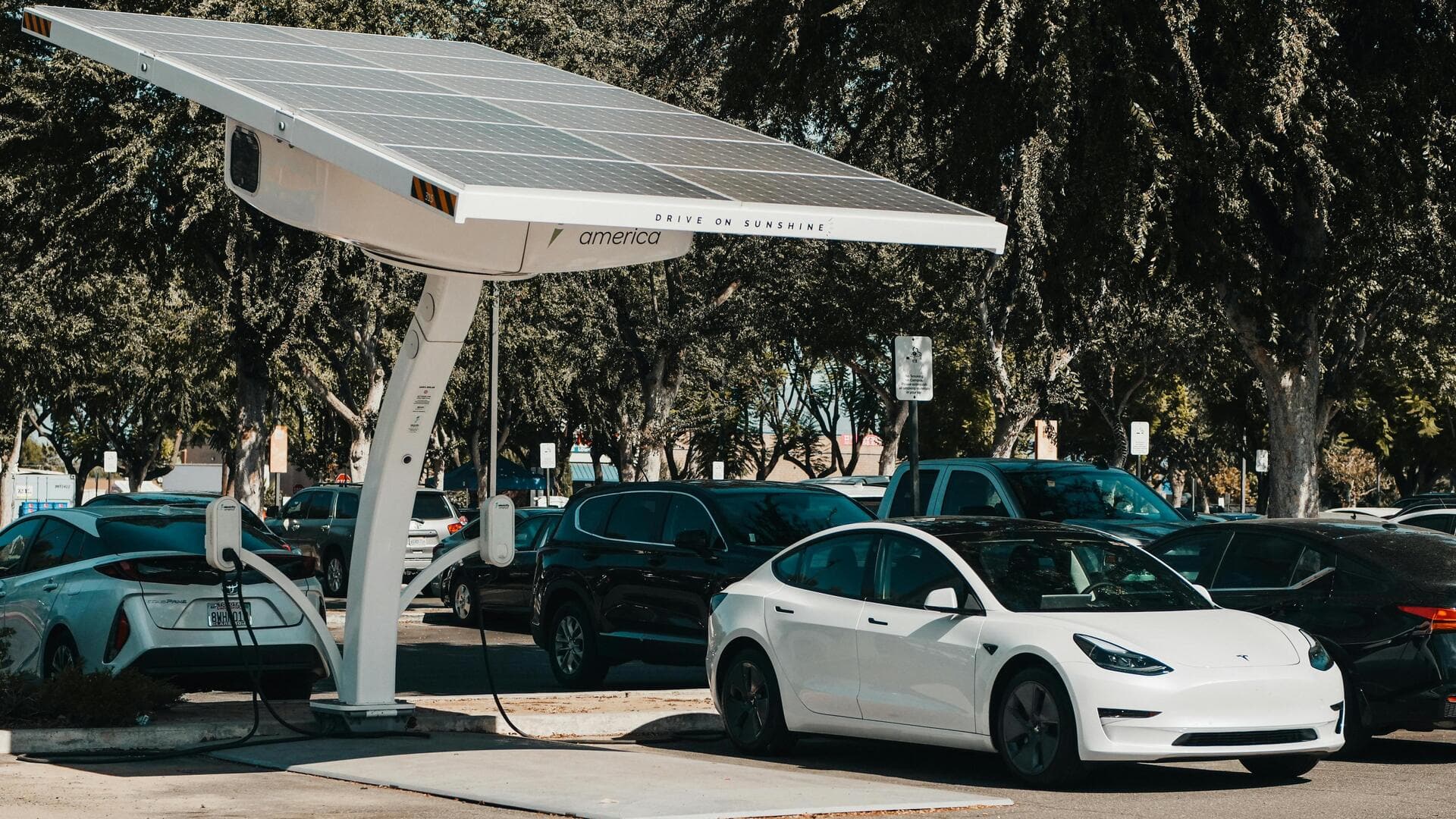 Masa Depan Mobil Tenaga Surya di Perkotaan