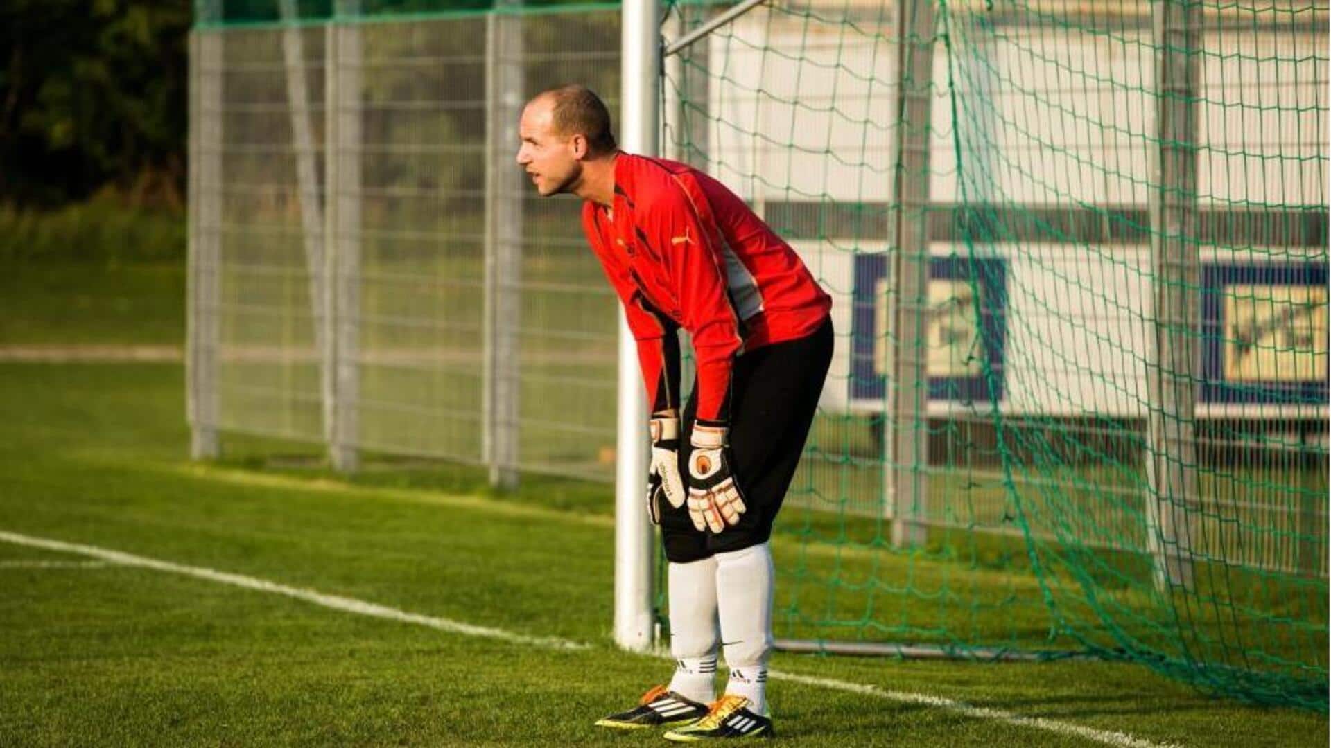 Mengapa kiper memakai jersey berbeda?