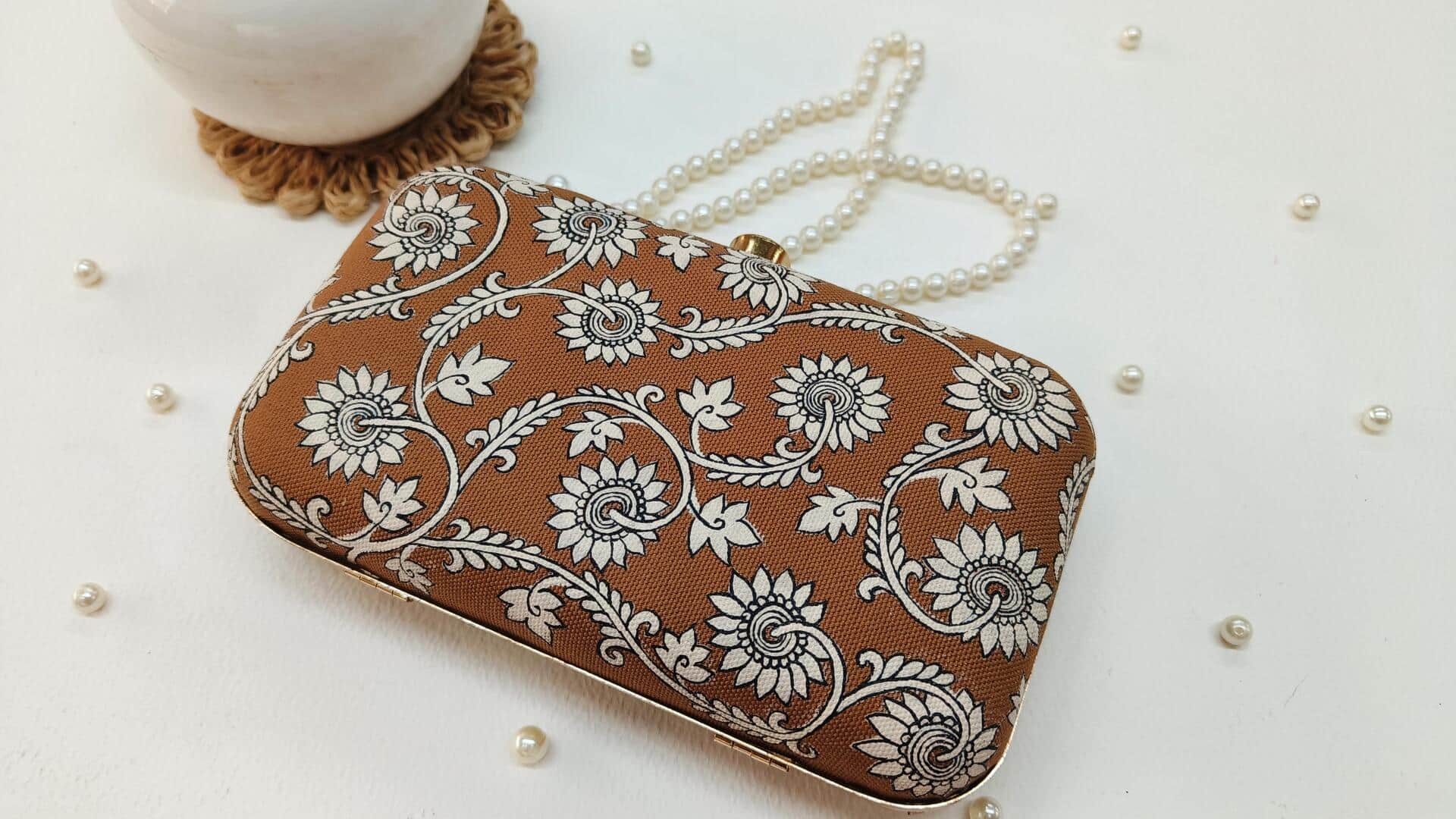 Aksesori Kalamkari ramah lingkungan untuk mode India berkelanjutan
