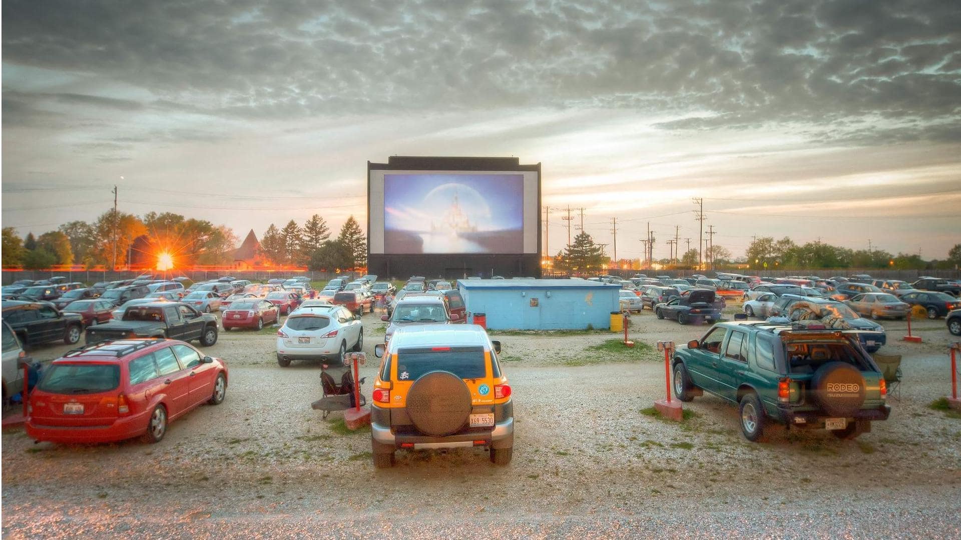 Pesona Retro Dari Bioskop Drive-In: Kenangan Sinematik Di Ruang Terbuka