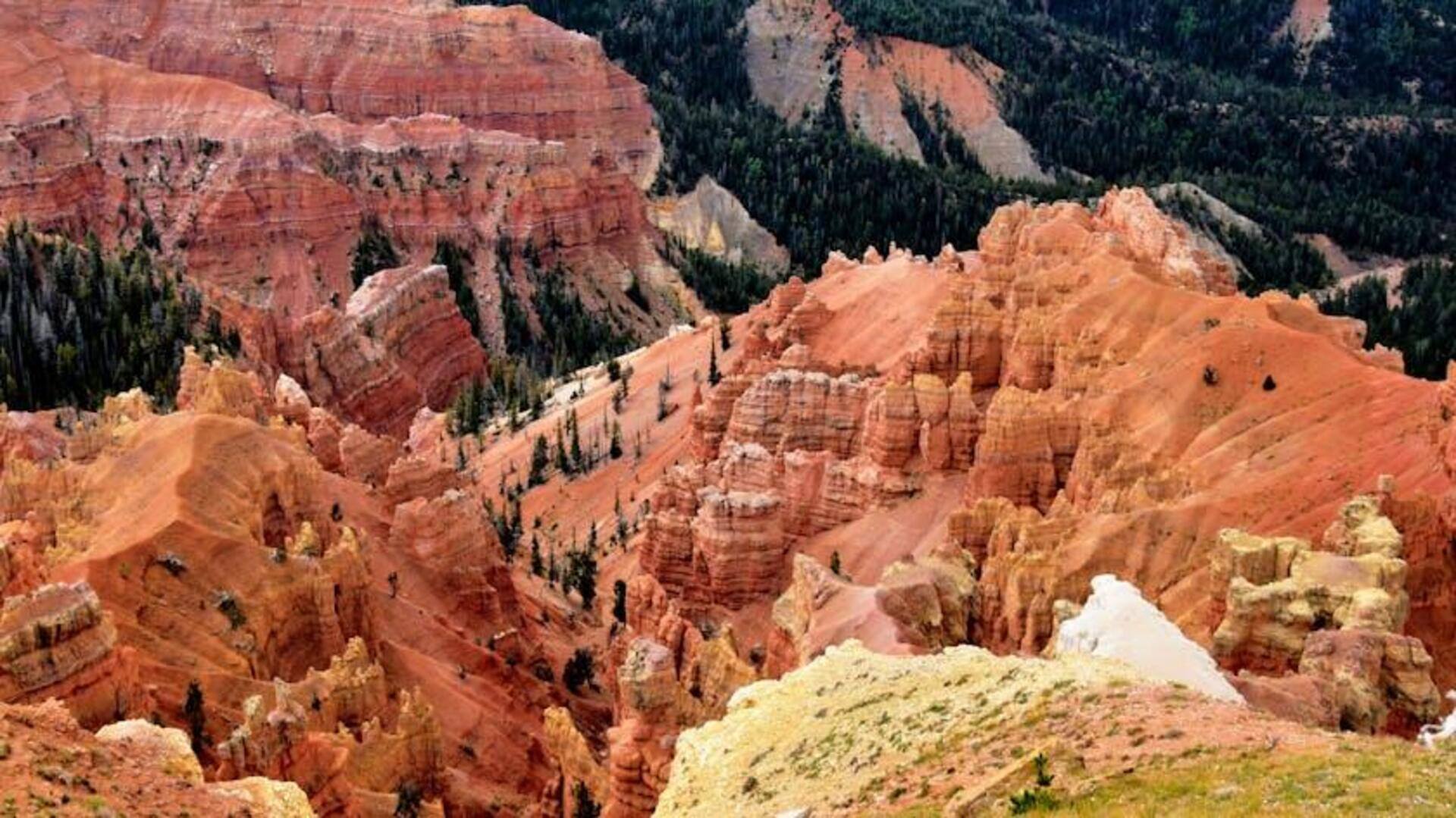 Menjelajahi Cedar Breaks, Utah, AS Menjelajahi Cedar Breaks, Utah, AS