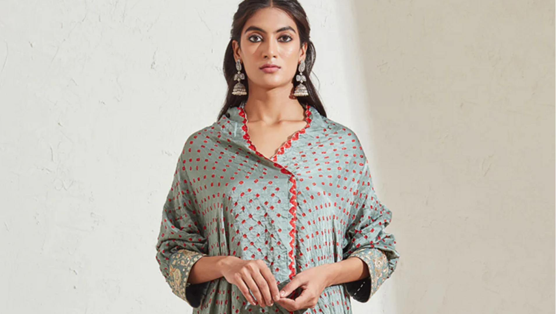 Temukan pesona asimetris Kurta modern musim gugur ini