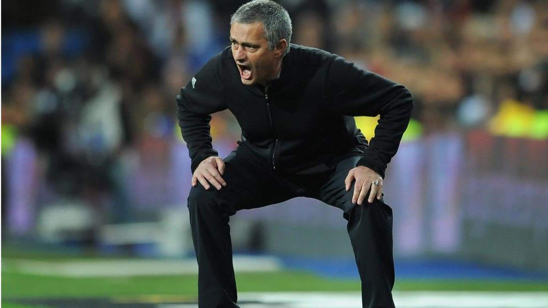 Mengapa pelatih sepak bola mondar-mandir di pinggir lapangan? Lima alasan