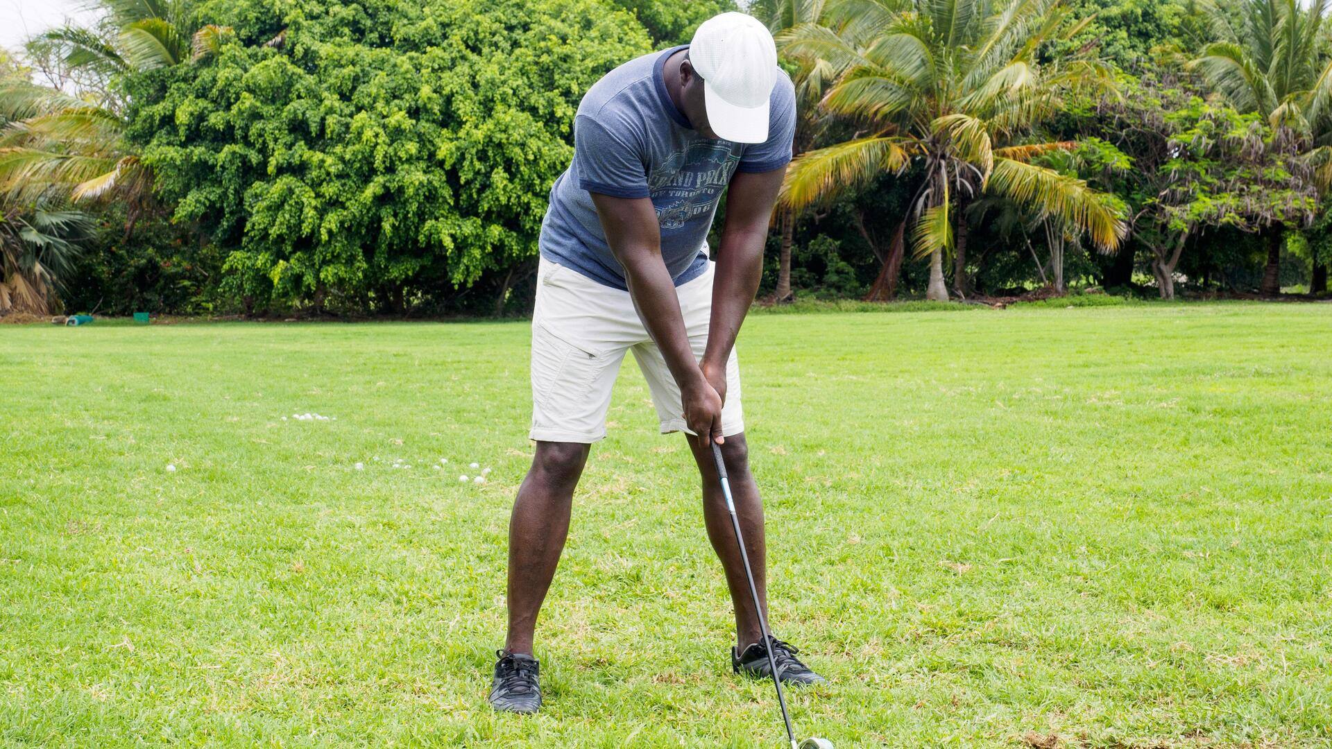 Mengapa golf dimainkan di atas rumput?
