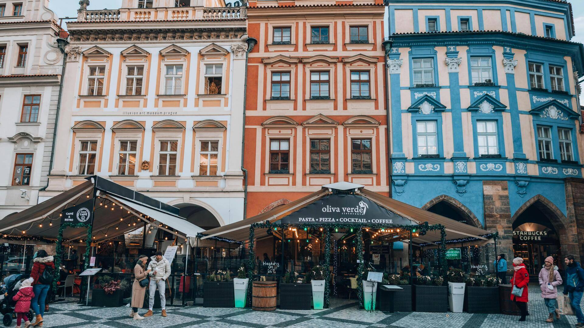 Kafe Terbaik di Praha untuk Menikmati Pemandangan Orang
