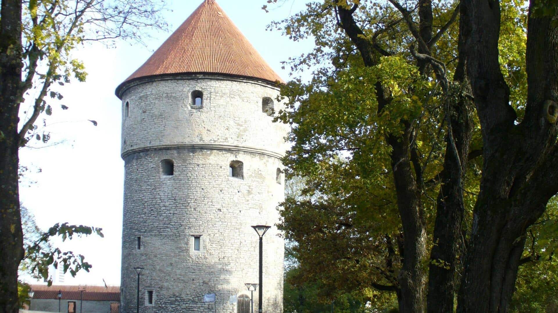 Menjelajahi Lima Menara Abad Pertengahan yang Menawan di Tallinn