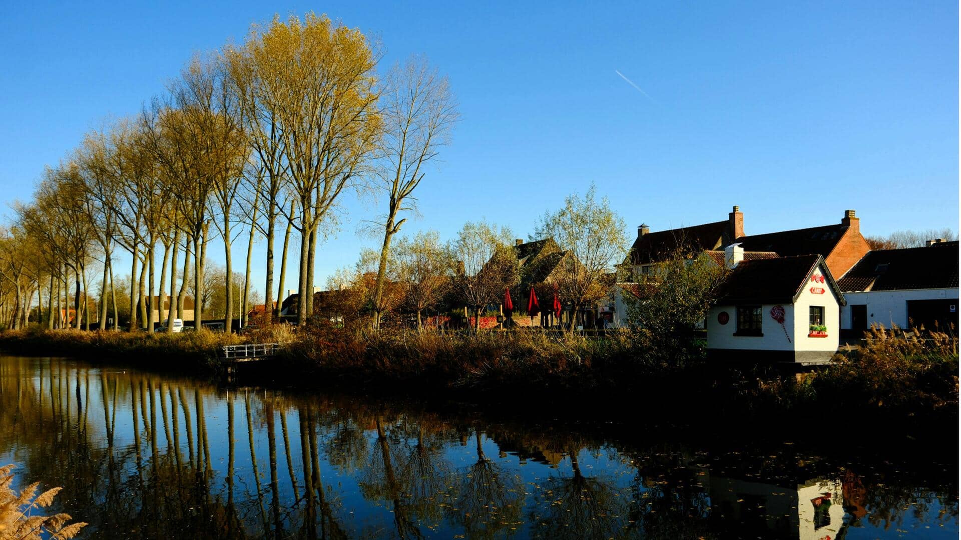 Menjelajahi Kota Kanal Tersembunyi di Belgia