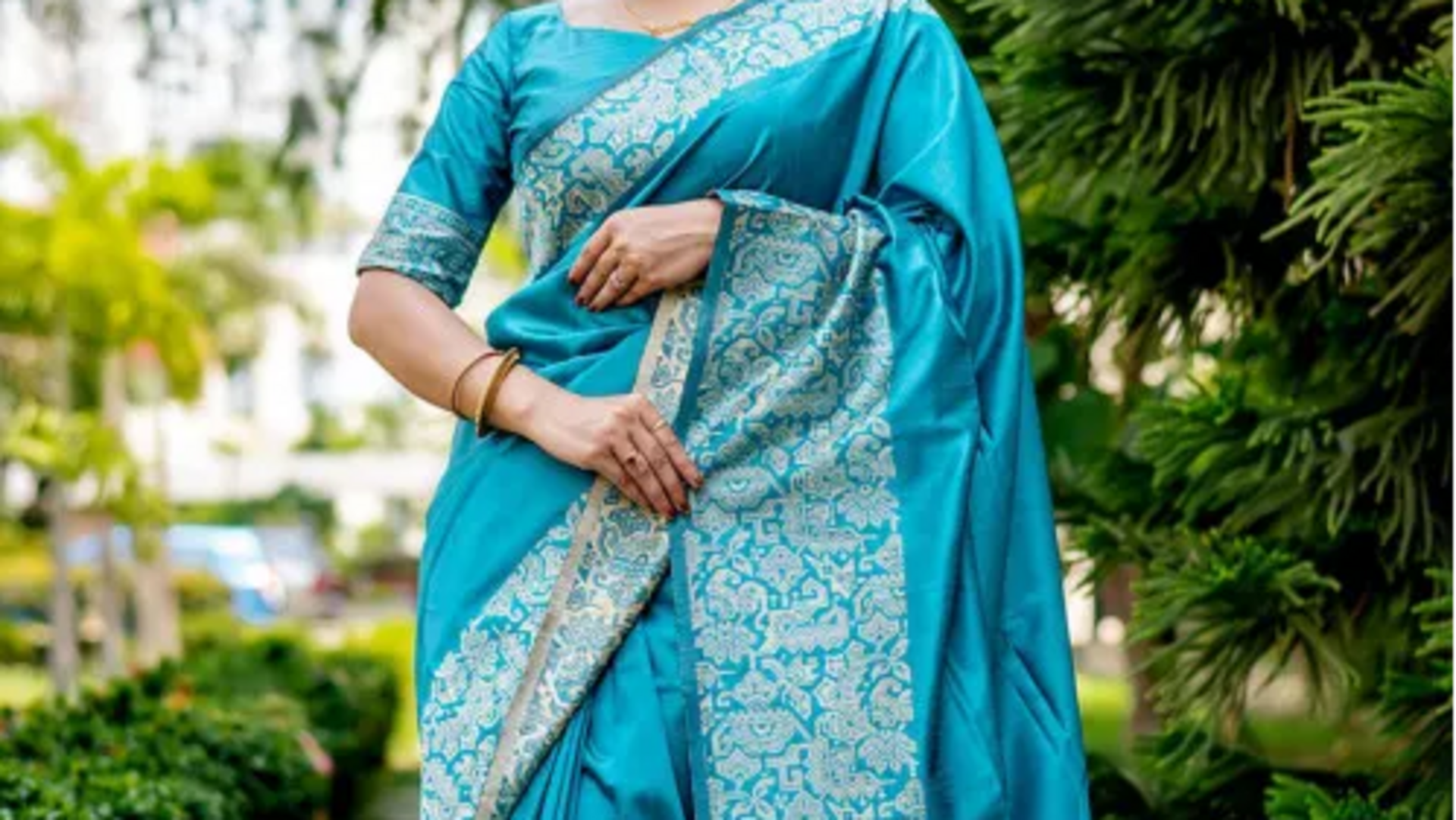 Gaya saree klasik yang selalu populer