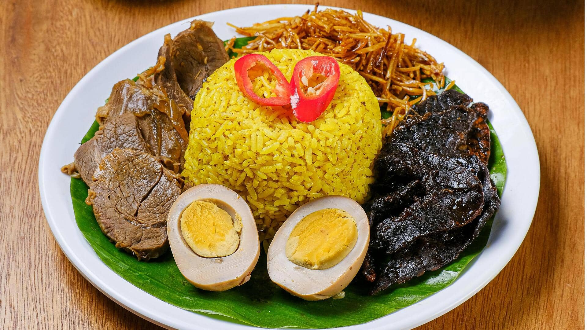 Alternatif Nasi Kuning Vegan yang Lebih Sehat