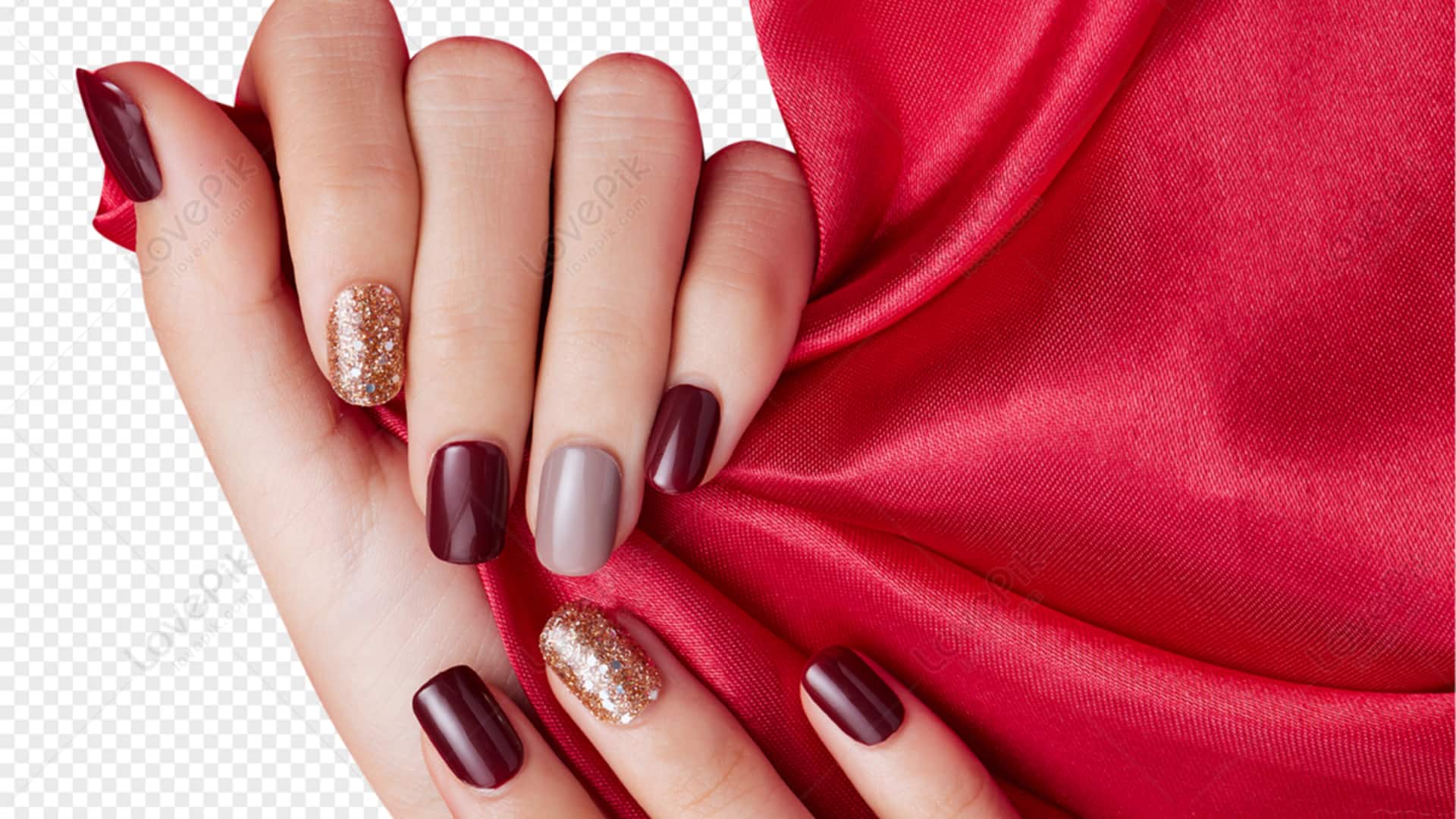 Cara memadukan cat kuku matte dengan pakaian musim dingin India