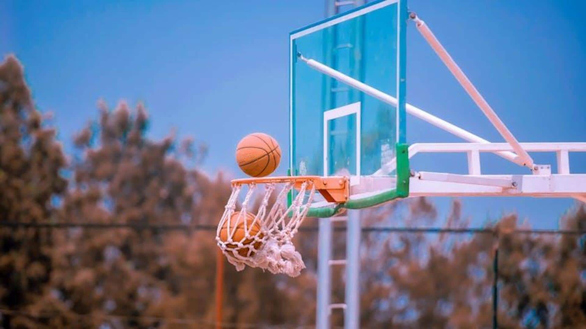 Fisika tembakan tiga poin optimal dalam bola basket