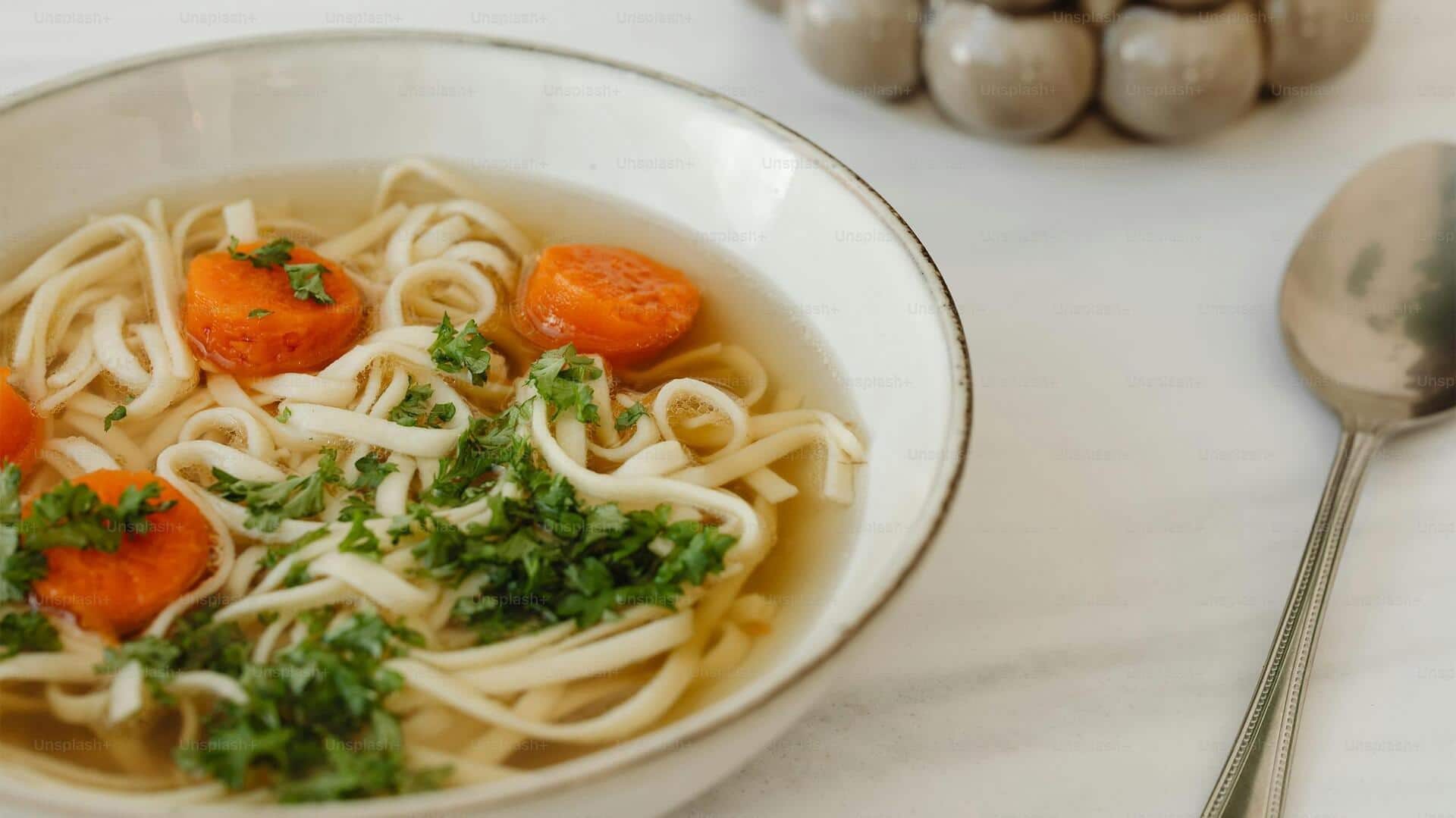 5 Herbal yang Mengubah Mi Instan menjadi Sajian yang Lezat