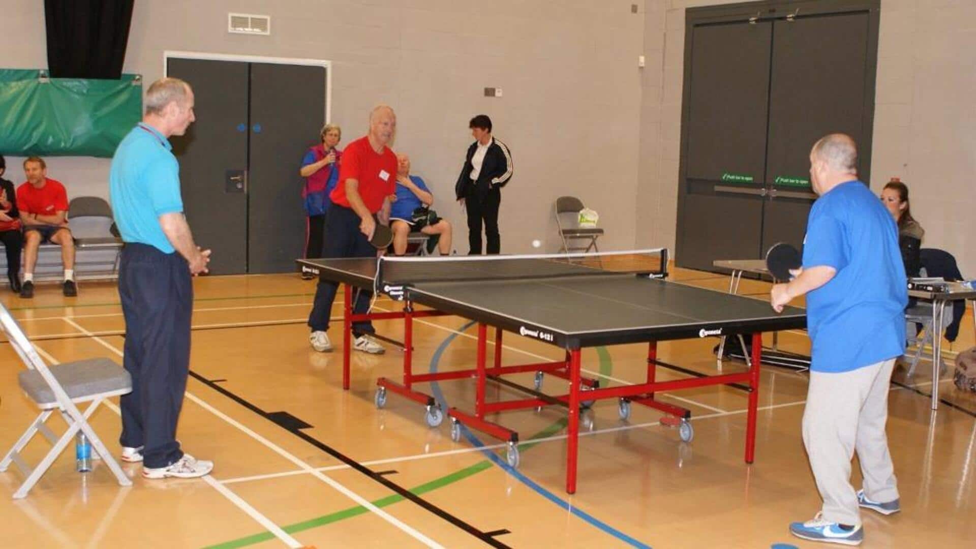 Mengapa pemain tenis meja meniup tangan mereka?