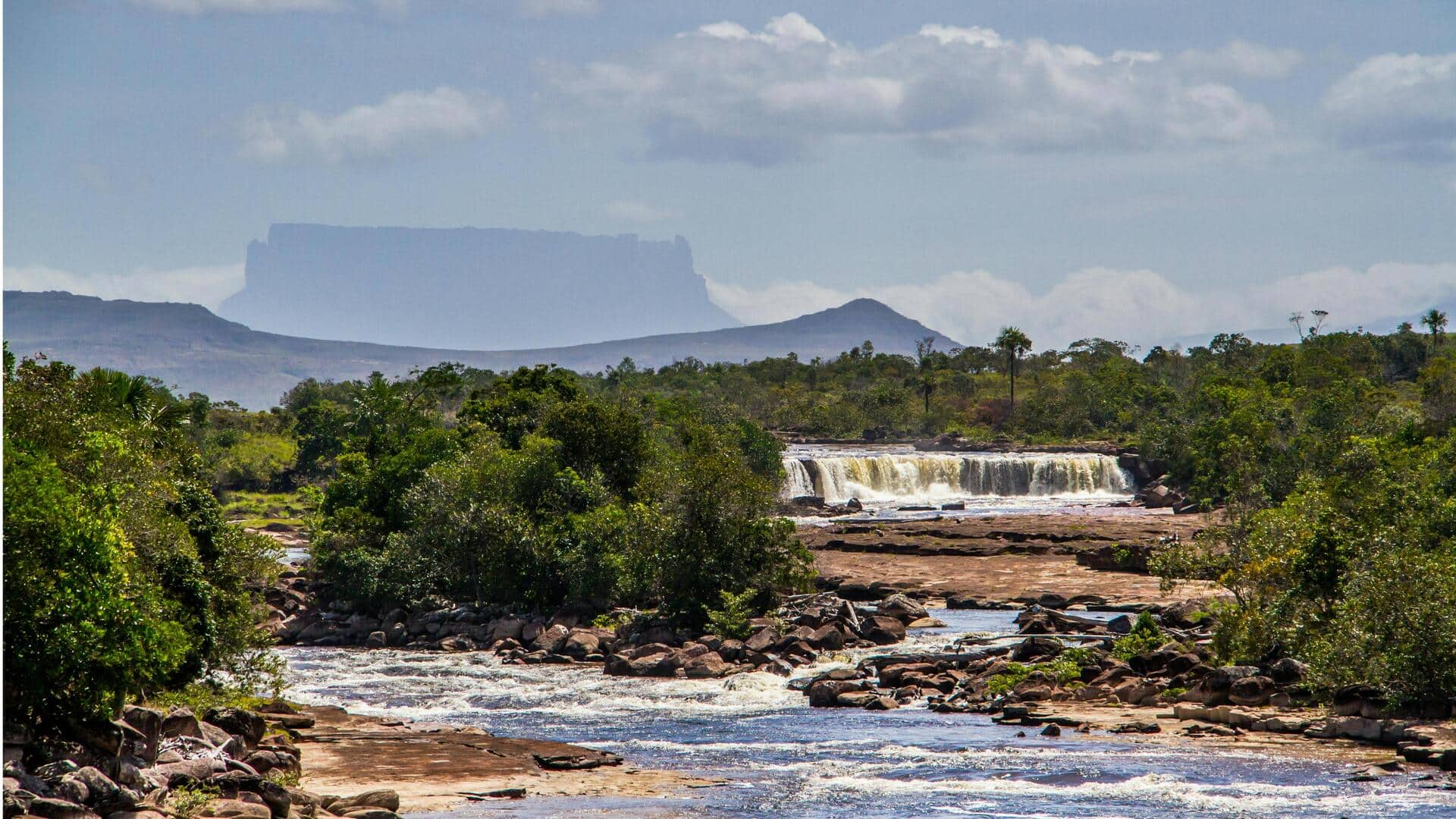 Menjelajahi Keindahan Taman Nasional Canaima, Venezuela