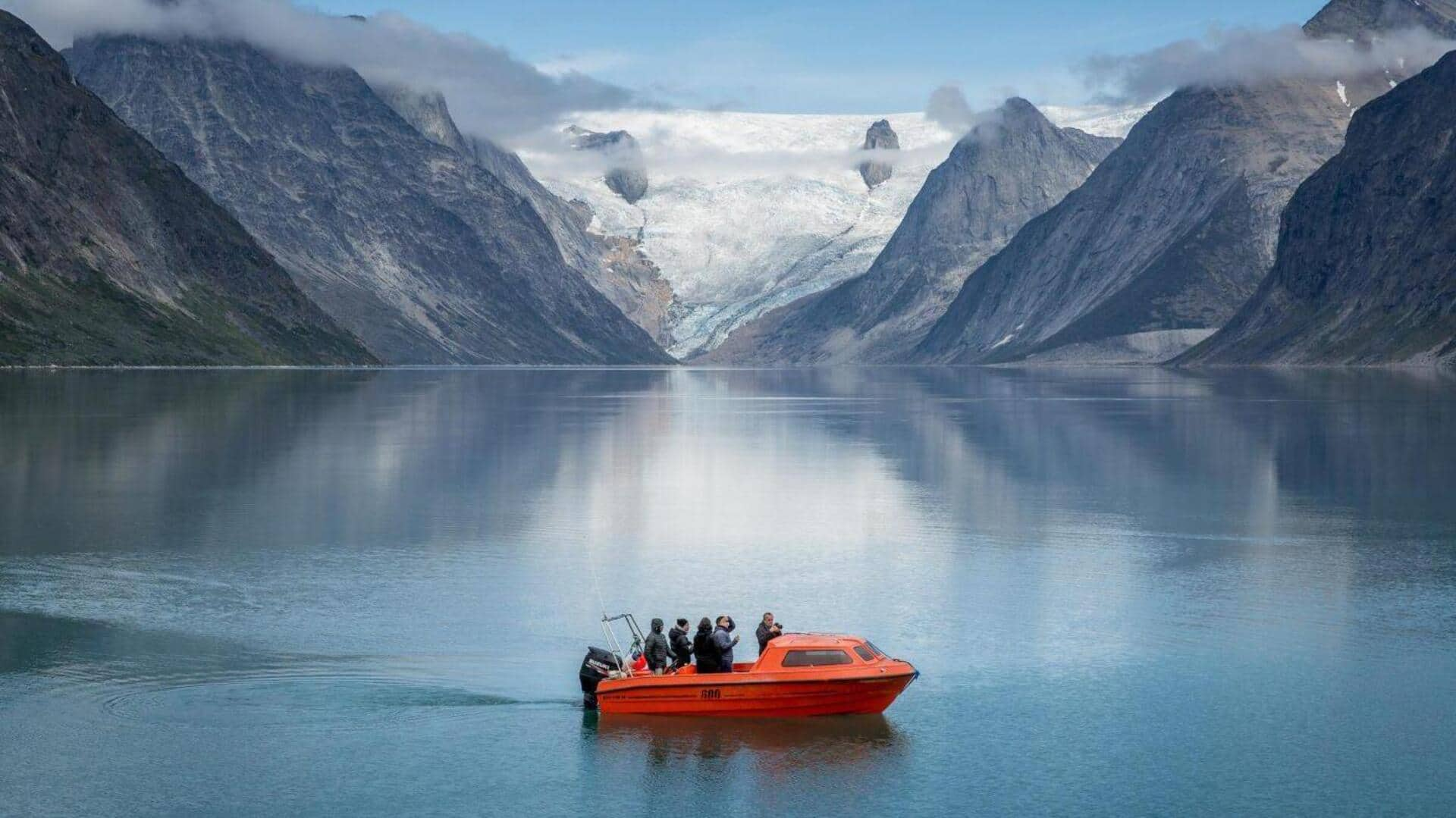 Menjelajahi Keindahan Fjord Di Greenland