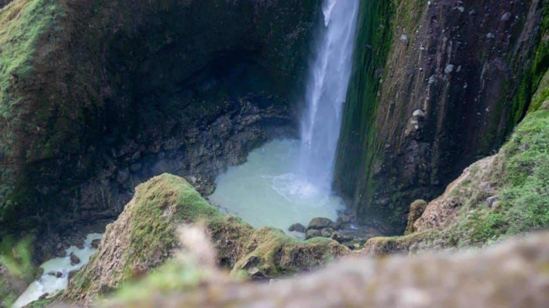 Menemukan Air Terjun Tersembunyi di Lombok Menemukan Air Terjun Tersembunyi di Lombok