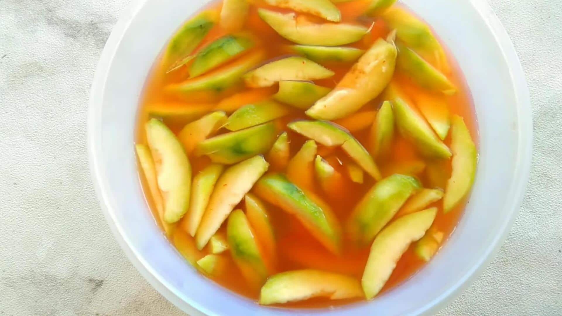 Menjelajahi Cita Rasa Acar Kedondong dari Kuliner Tradisional Indonesia