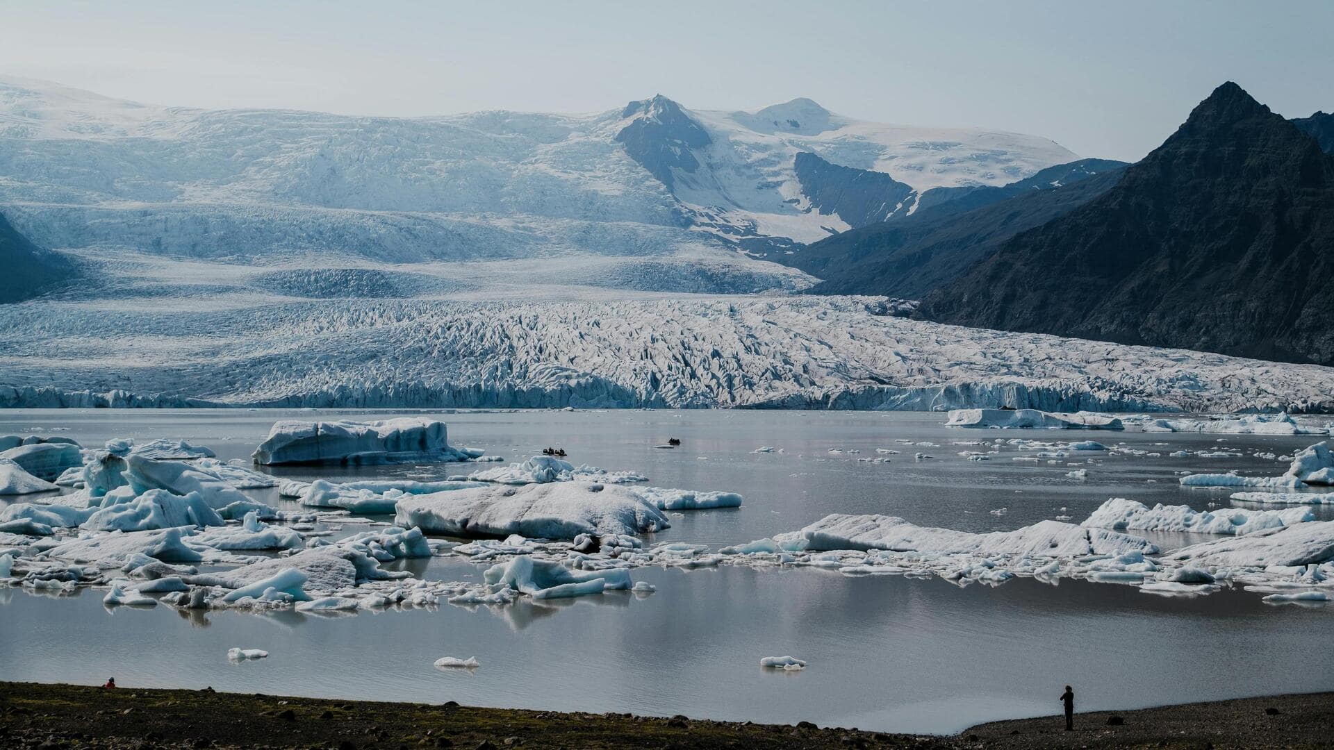 Menikmati Keindahan Laguna Gletser Fjallsarlon, Islandia