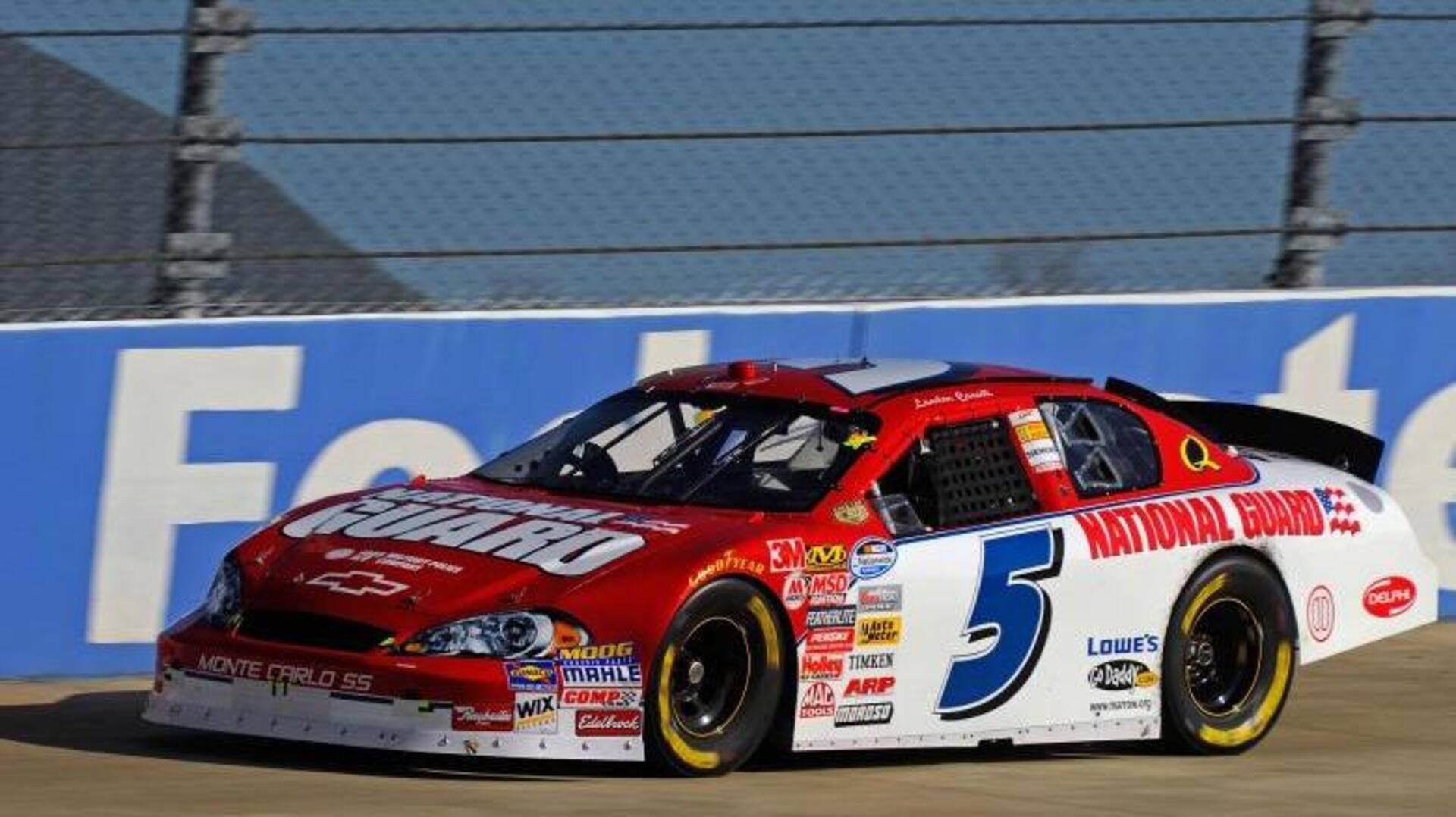 Mengapa mobil balap tidak memiliki speedometer?