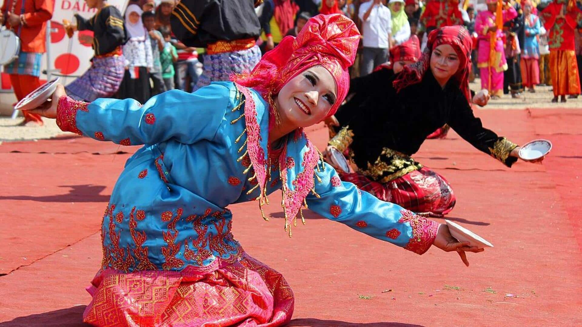 Tari-tarian Tradisional Unik dari Sumatra Tari-tarian Tradisional Unik dari Sumatra