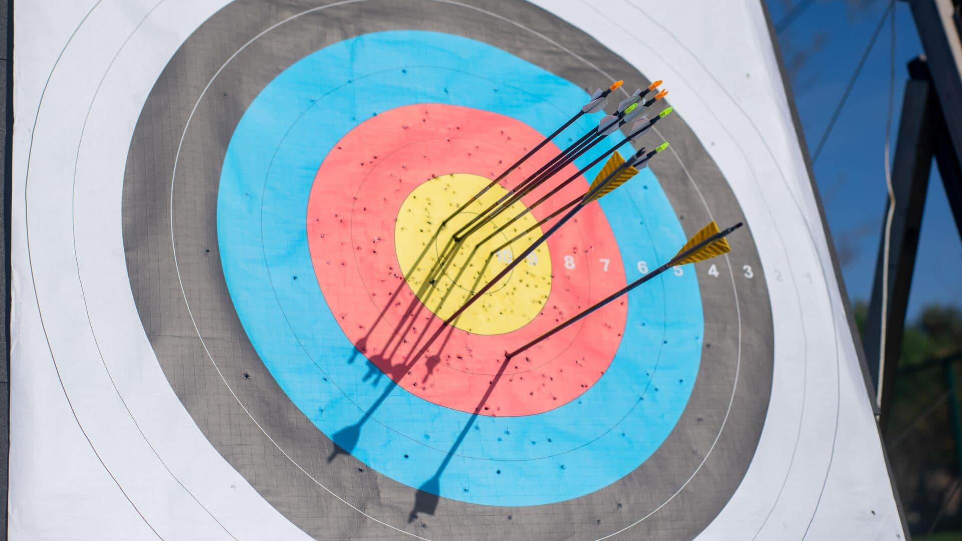 Mengapa target panahan Olimpiade berwarna-warni?