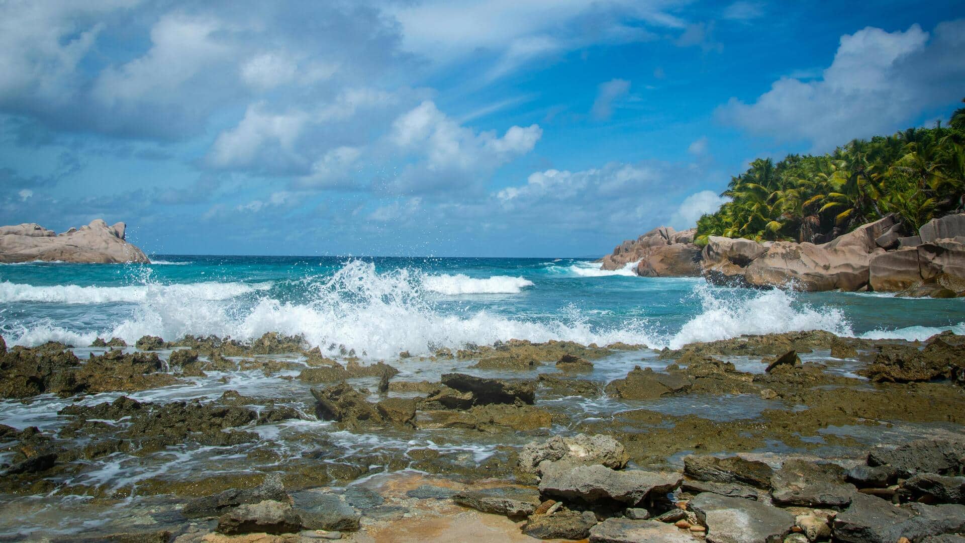 Pantai Tersembunyi di Seychelles yang belum Terpetakan