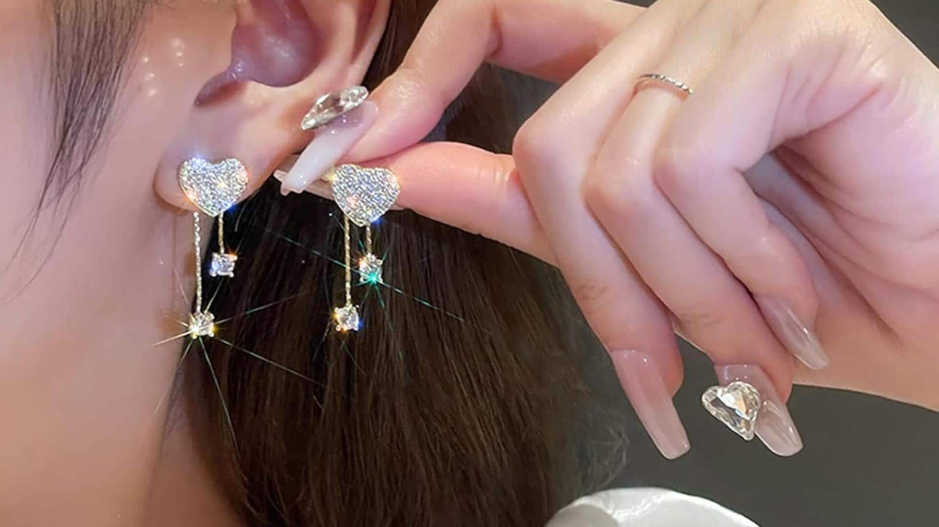 Lima cara memakai anting jatuh benang tunggal di musim dingin