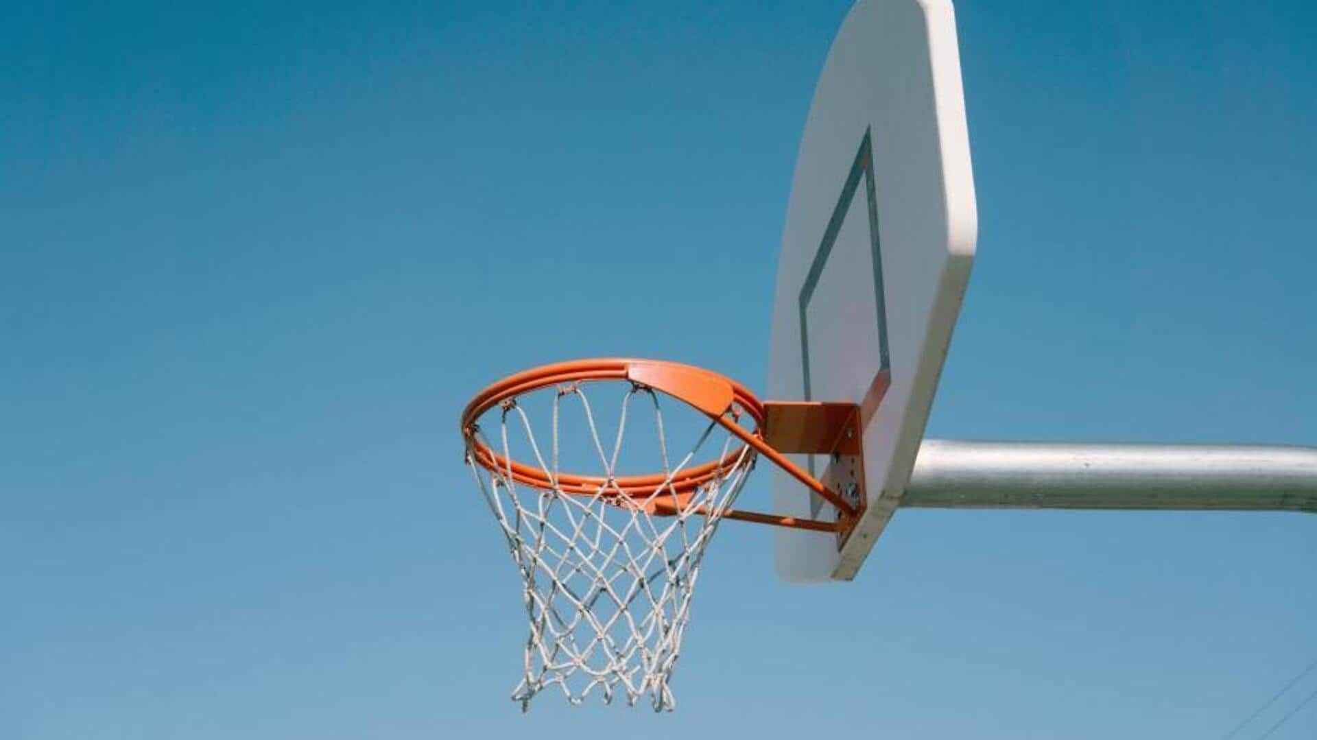 Mengapa ring basket setinggi 10 kaki?