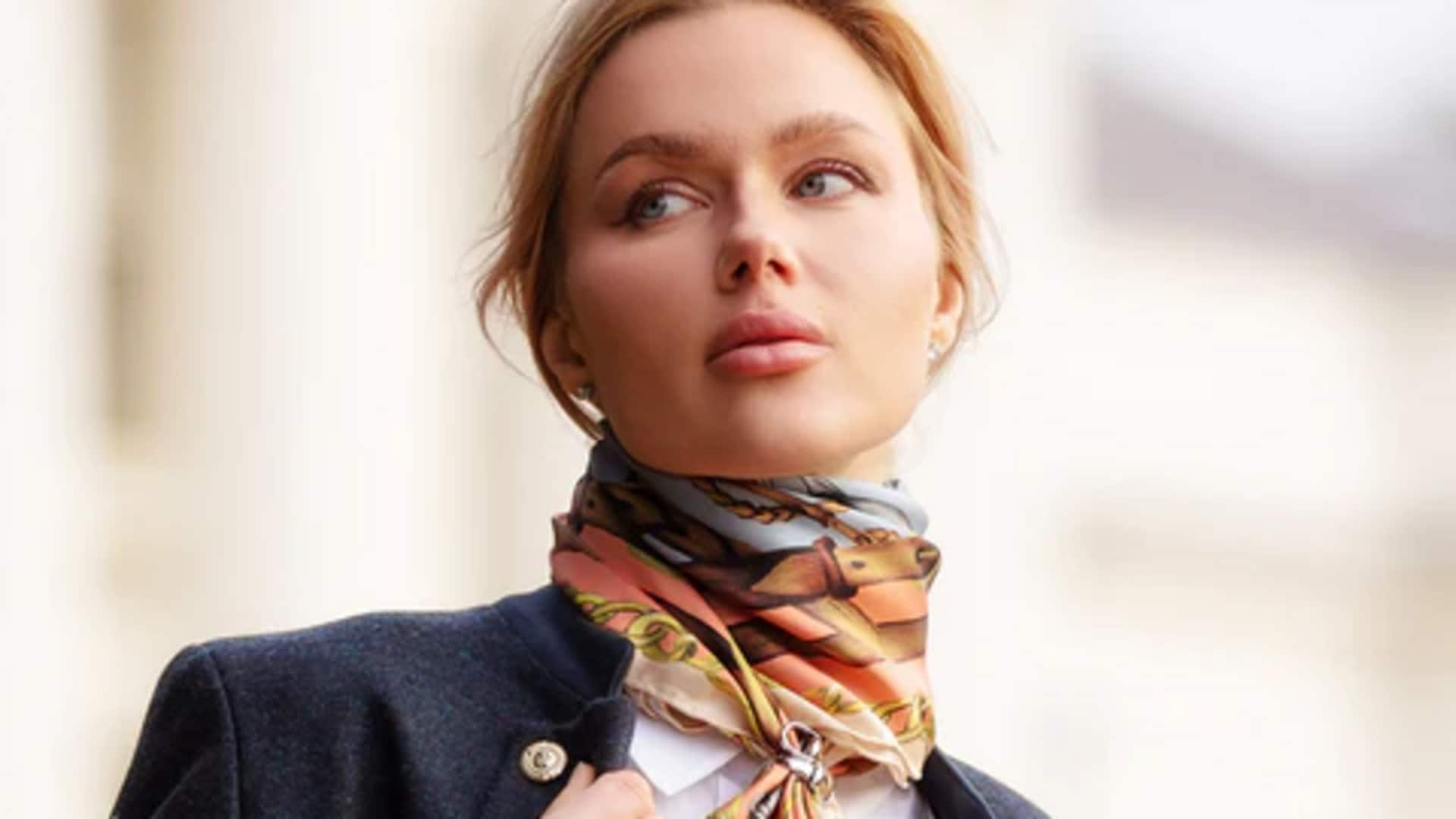 Lima gaya syal untuk musim transisi