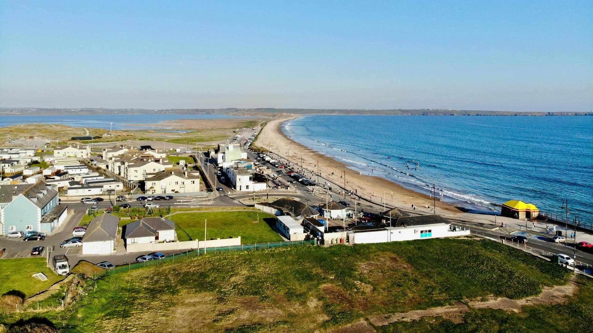 Menjelajahi Kota Pesisir Irlandia yang Indah