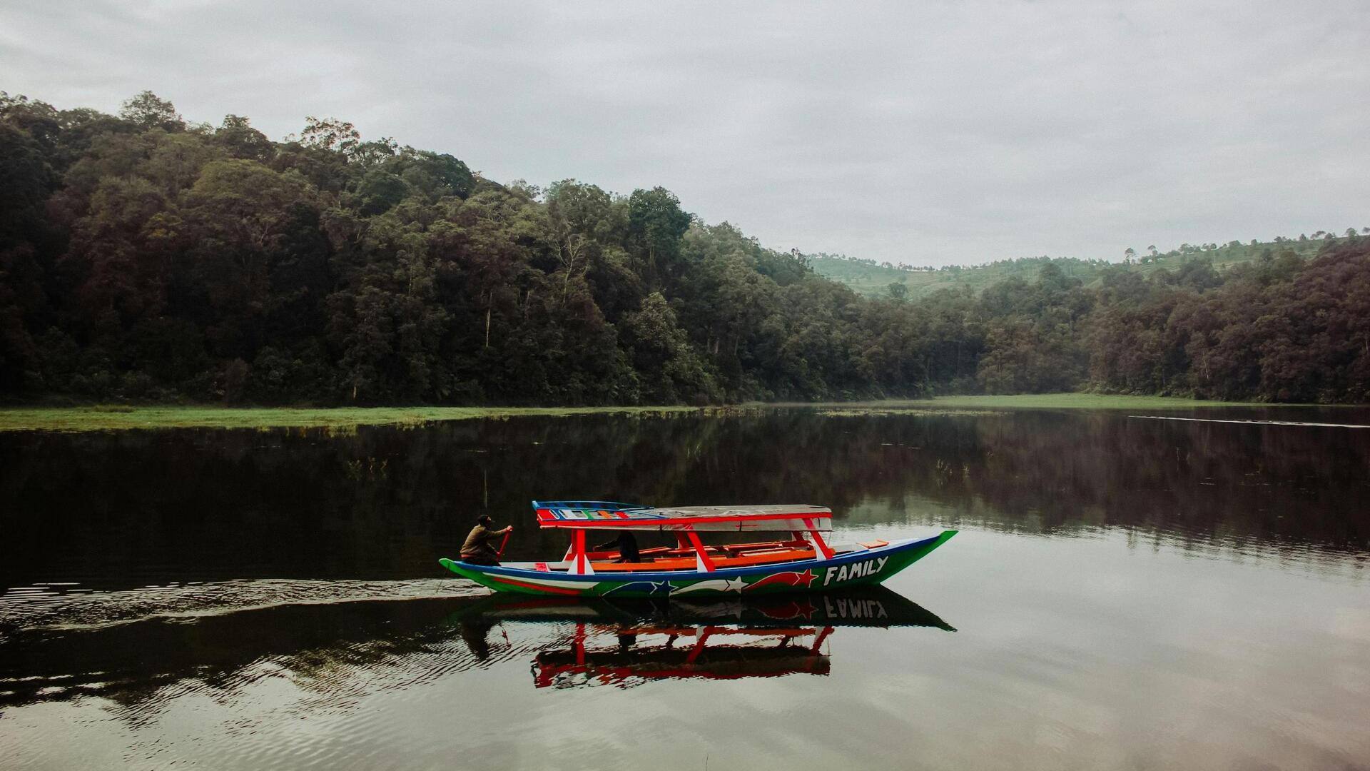 Danau Tenang di Jawa: Pelarian Damai bagi Petualang Danau Tenang di Jawa: Pelarian Damai bagi Petualang