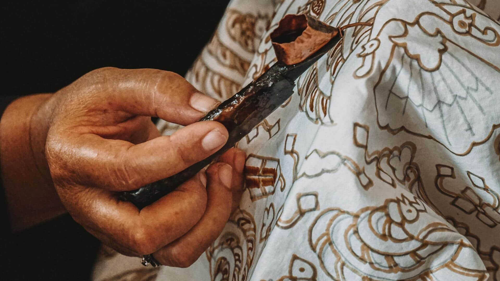 Menghadirkan Artis Batik Asli Indonesia ke Dunia