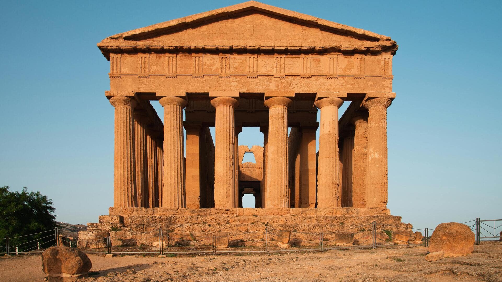 Menikmati Keindahan Lembah Almond di Agrigento, Italia