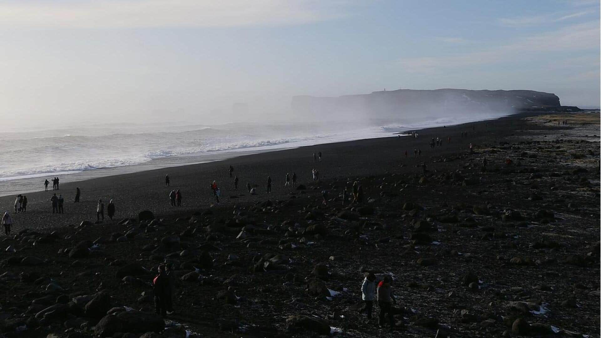 Mengunjungi Pantai Pasir Hitam dan Destinasi Geotermal Islandia