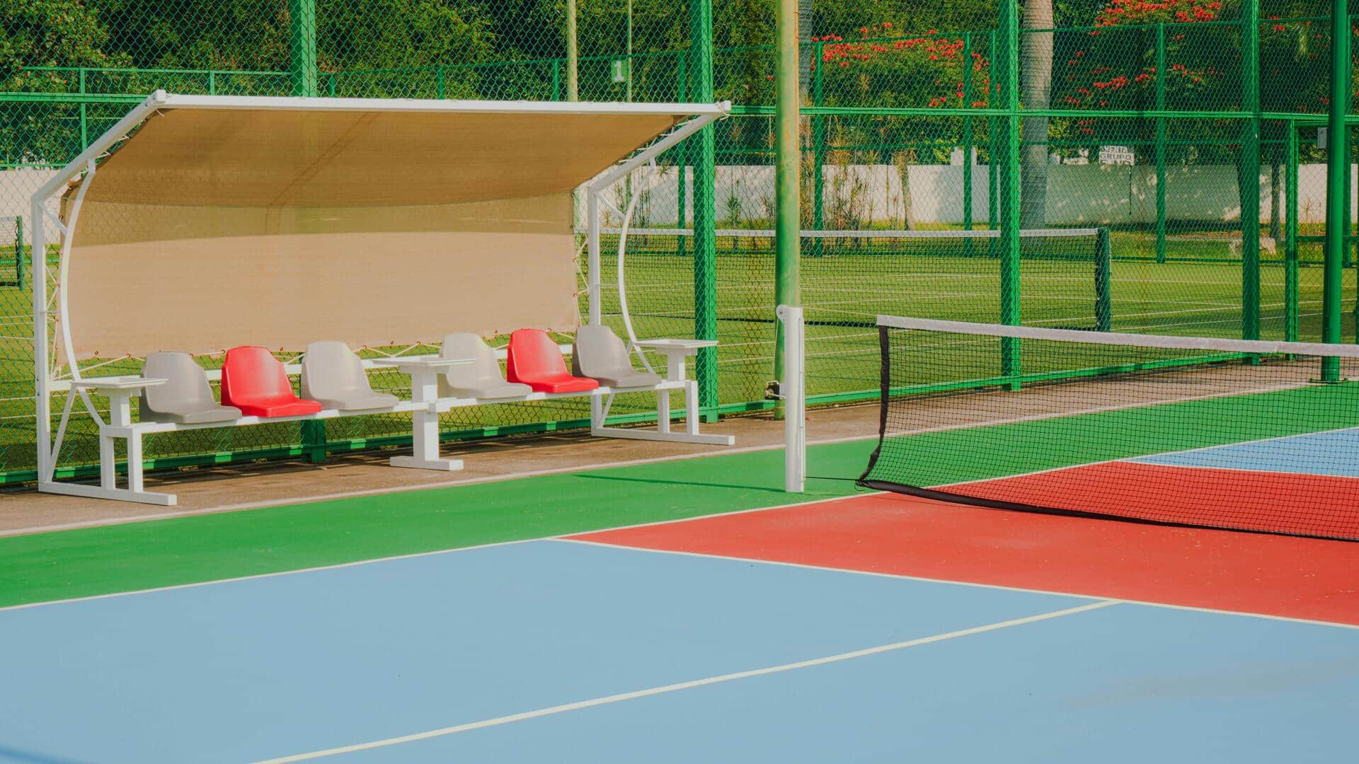 Mengapa lapangan tenis memiliki berbagai permukaan yang berbeda?