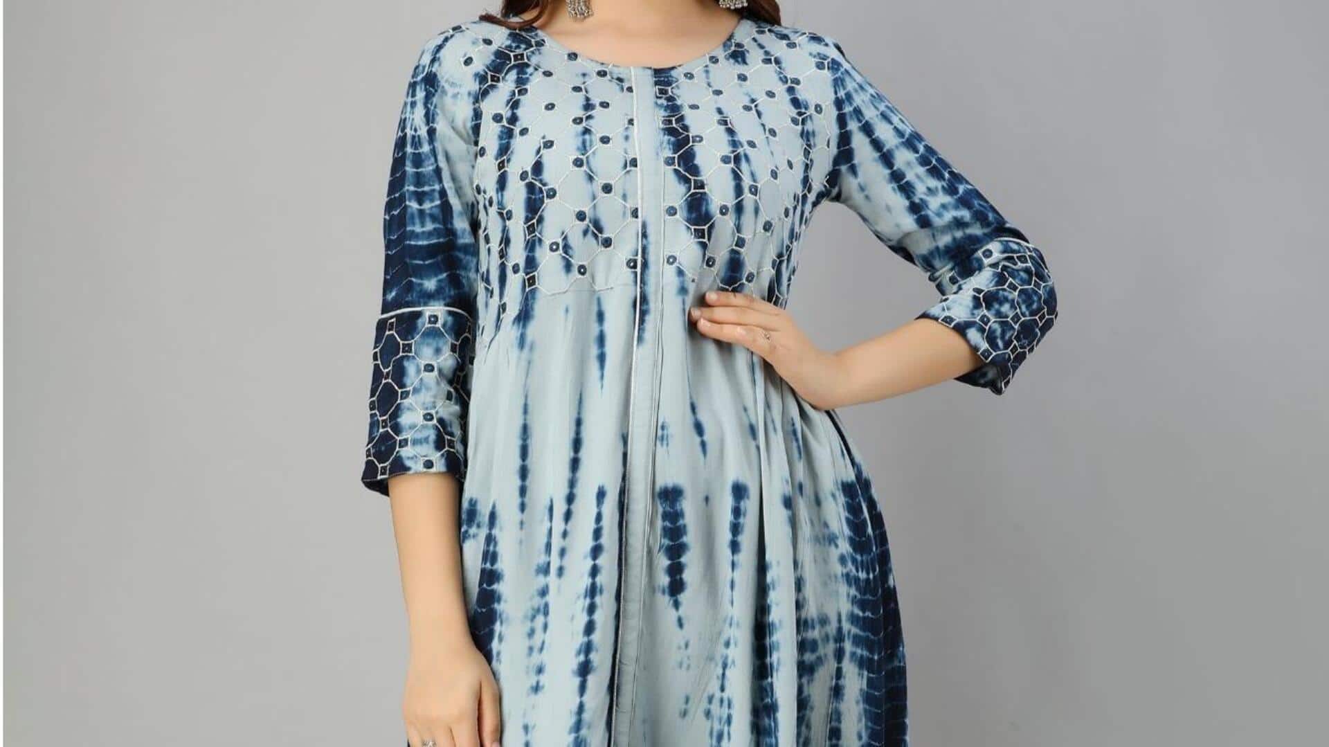 Eksperimen dengan gaya tie-dye pada kurti