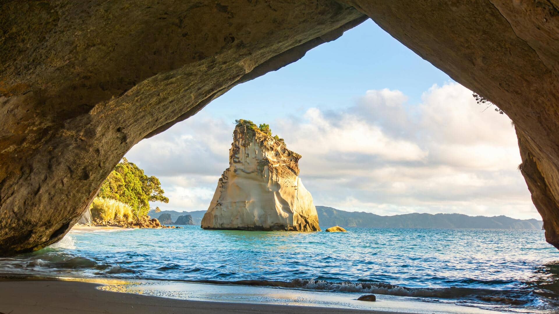 Menjelajahi Teluk Tersembunyi di Selandia Baru