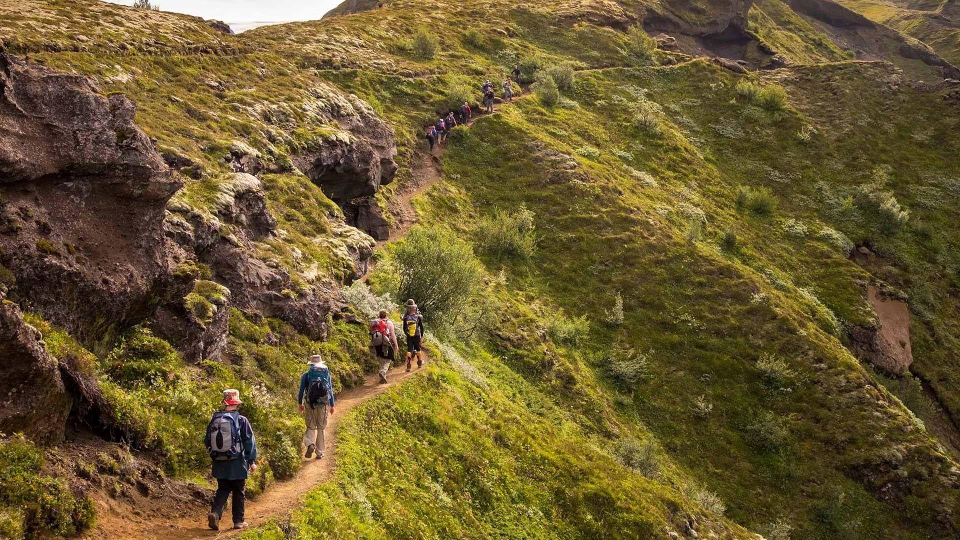 Perlengkapan Penting Untuk Trekking Di Fimmvorduhals, Islandia